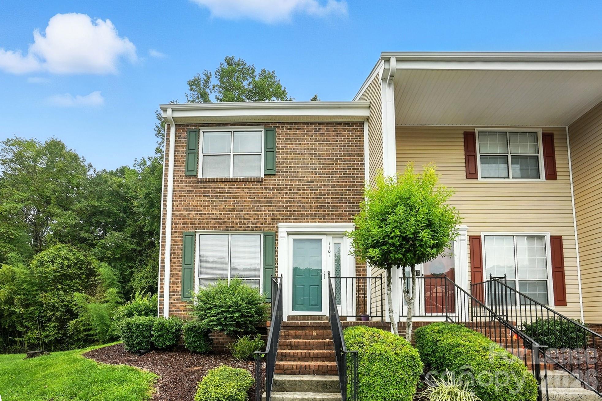 1101 Surry Lane — photo