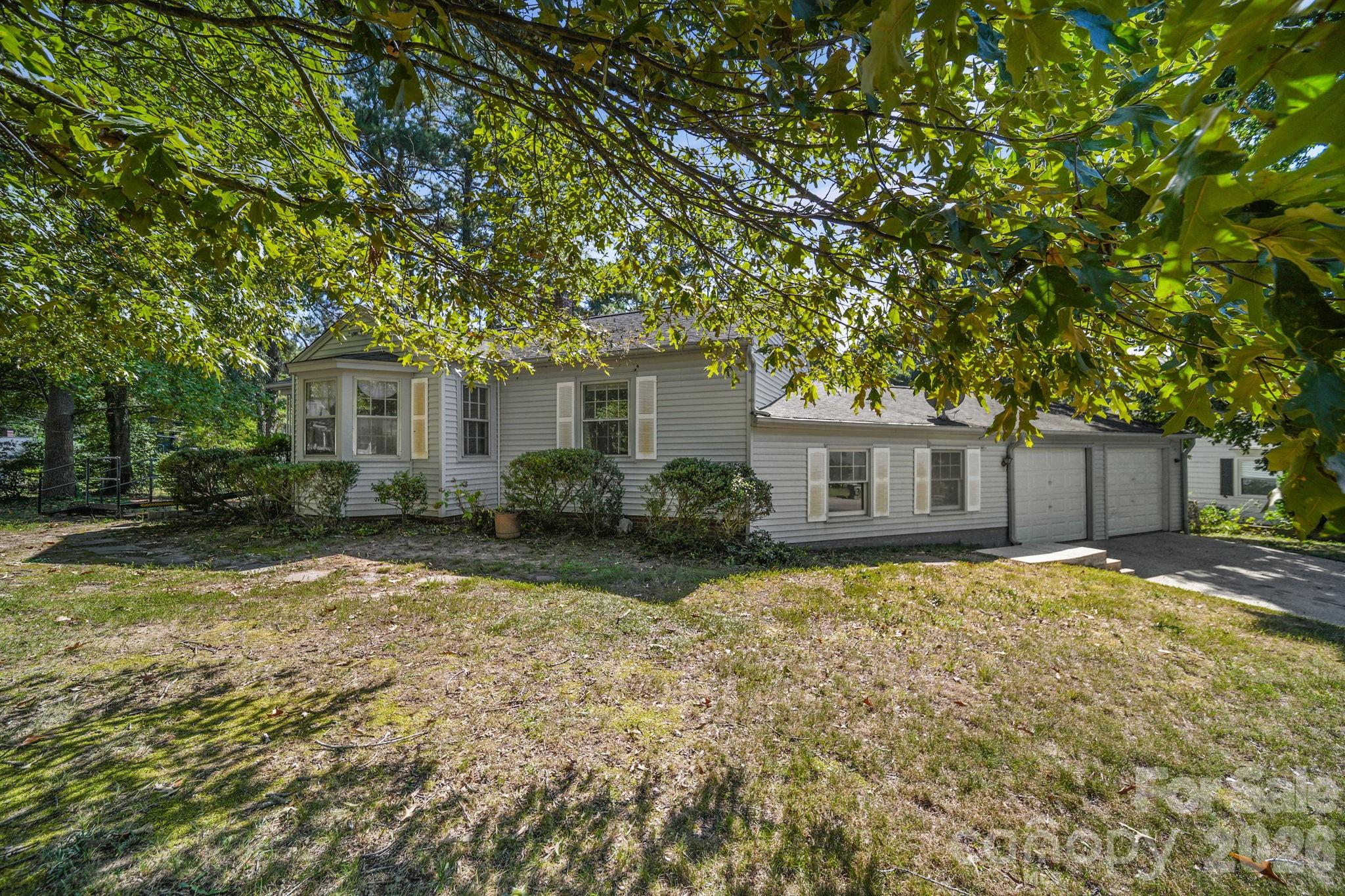 1011 Holland Avenue — photo