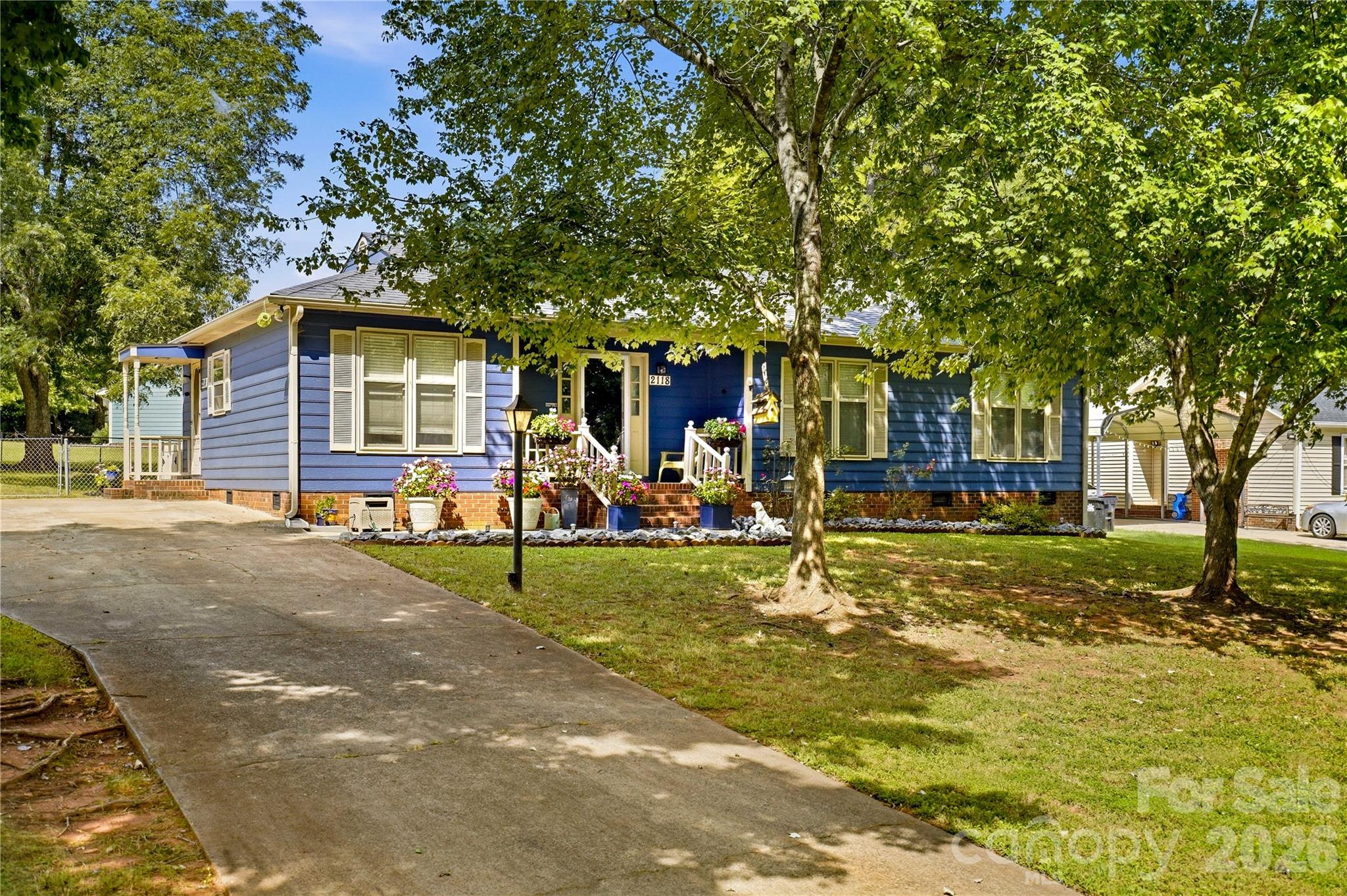 2118 Lampglow Court — photo