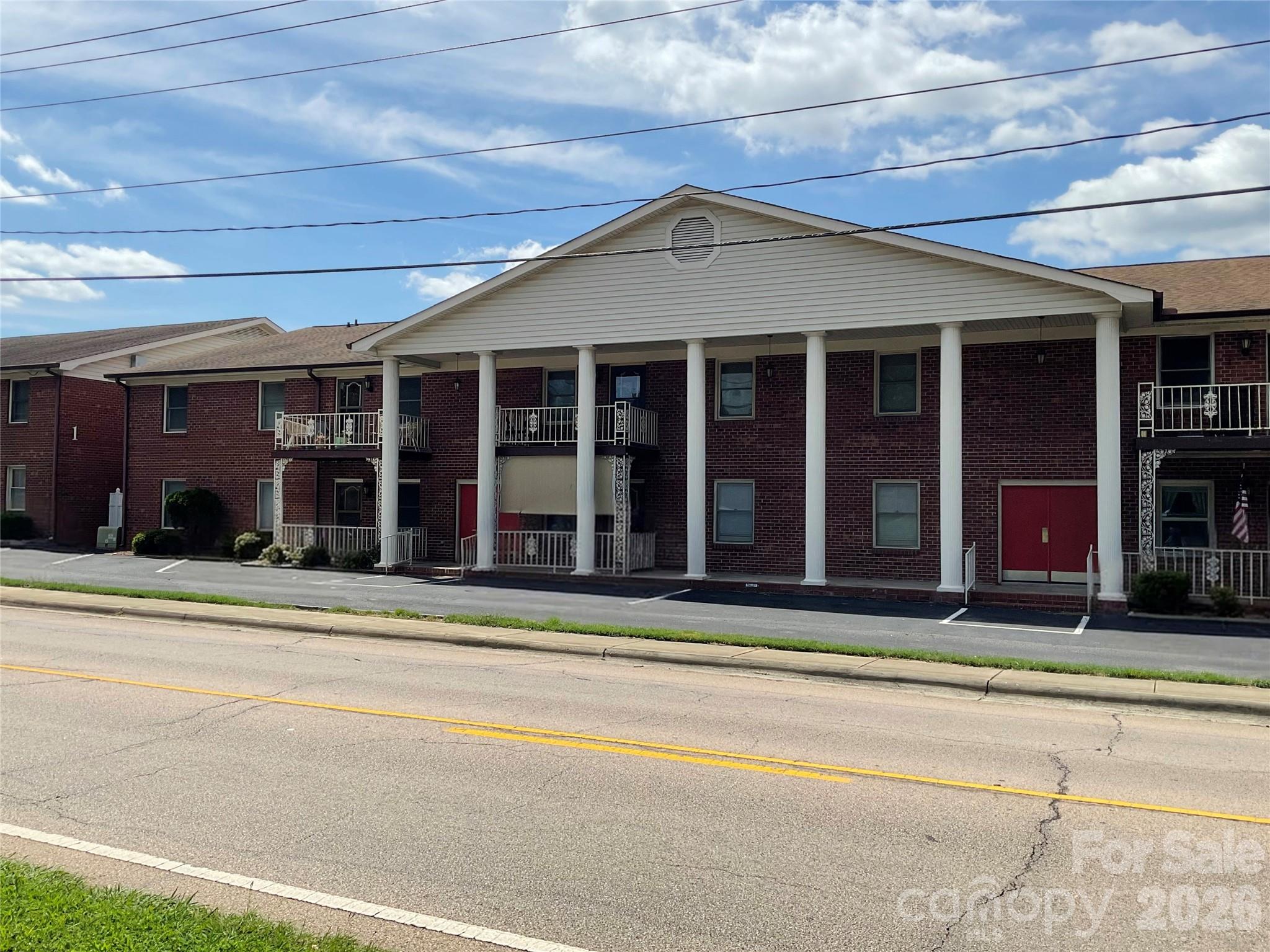 2116 S Main Street — photo