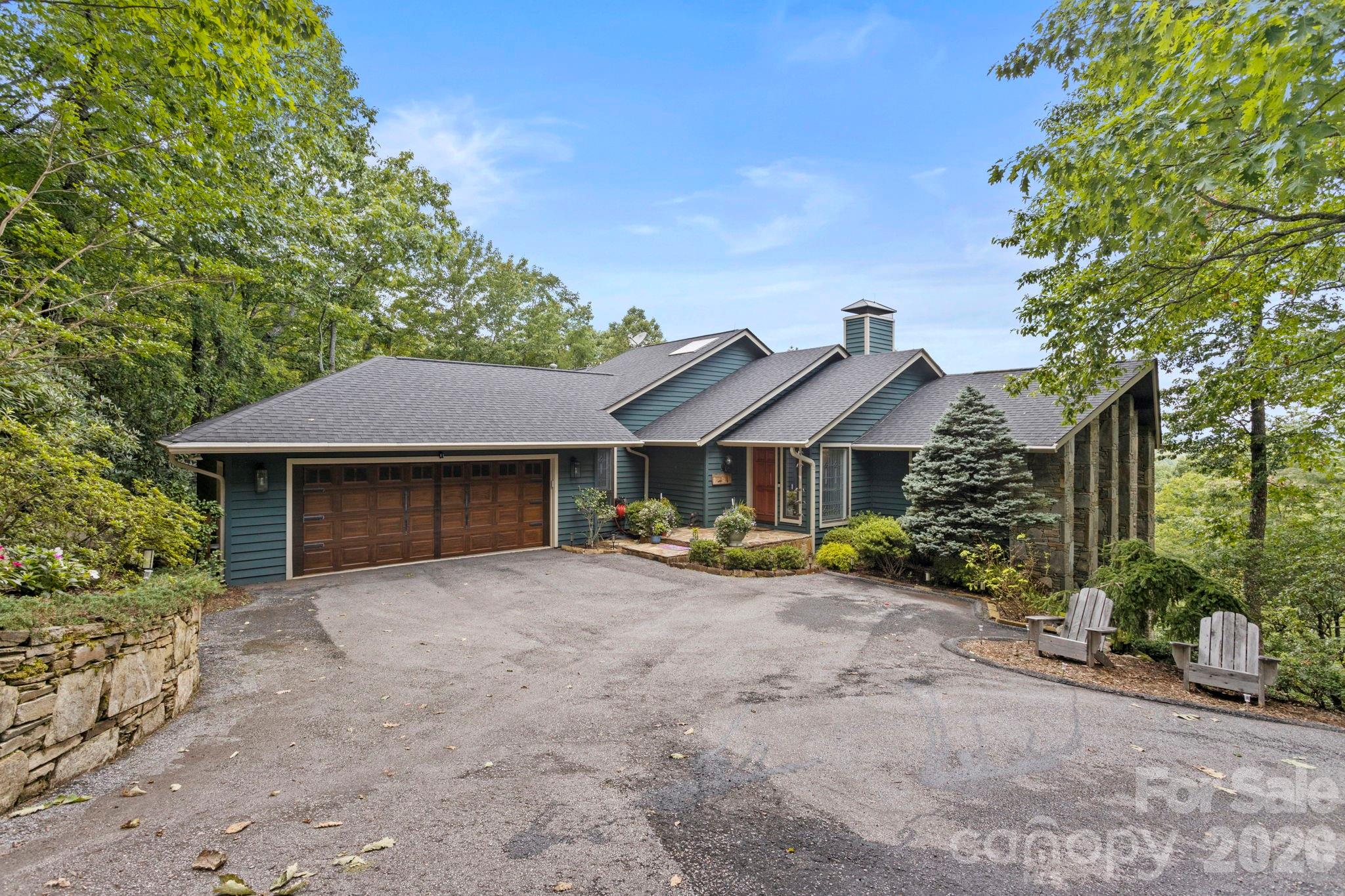 257 Dalhousie Court — photo