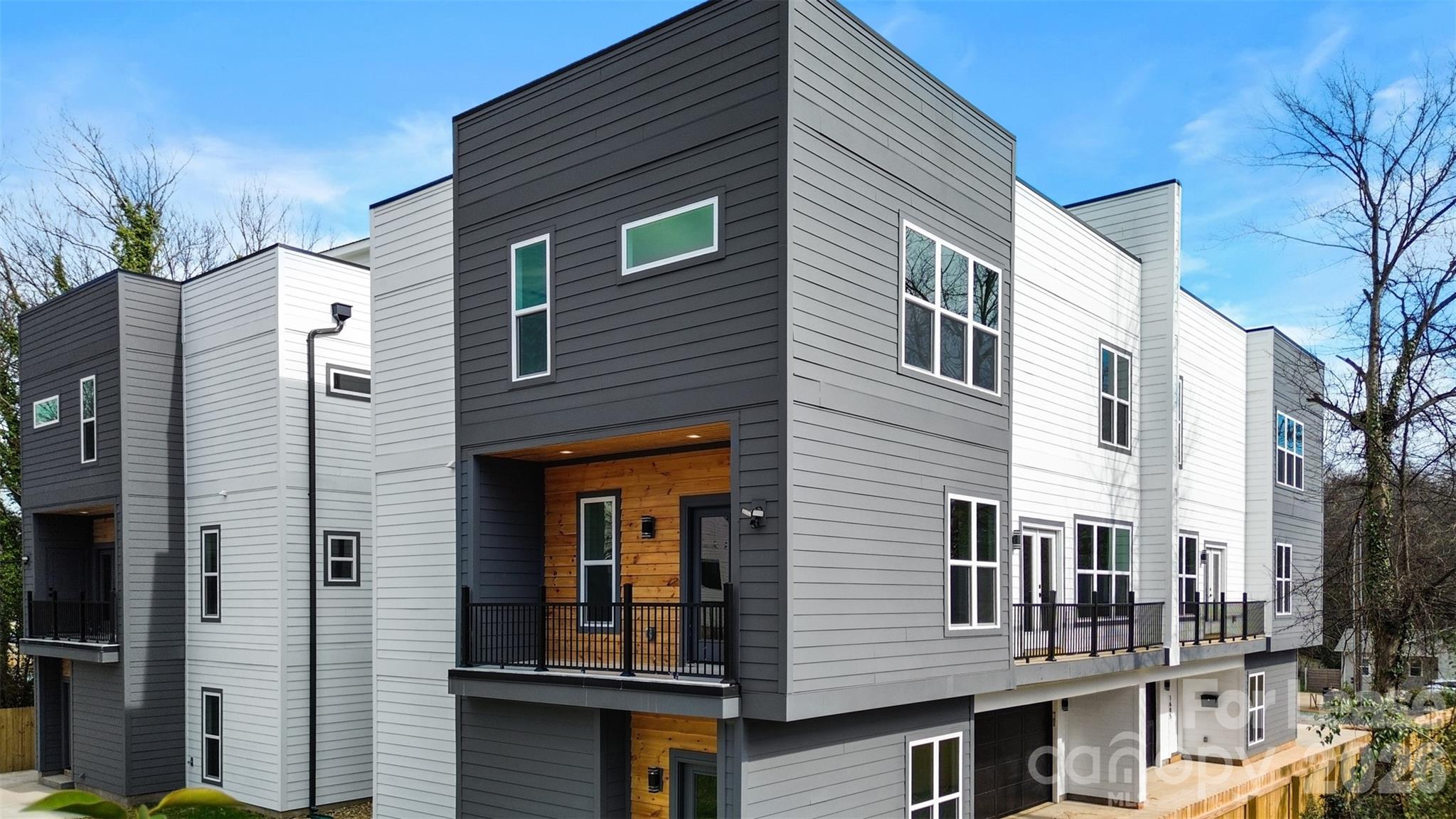 1609 a N Davidson Street — photo