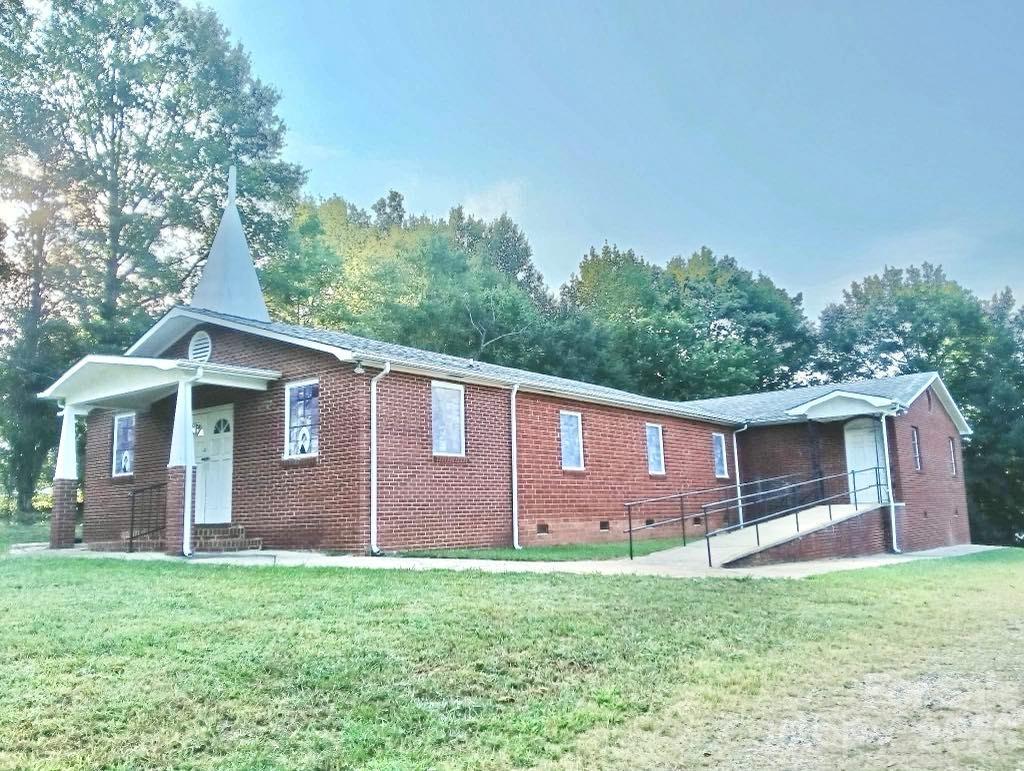 1205 Masonic Drive — photo