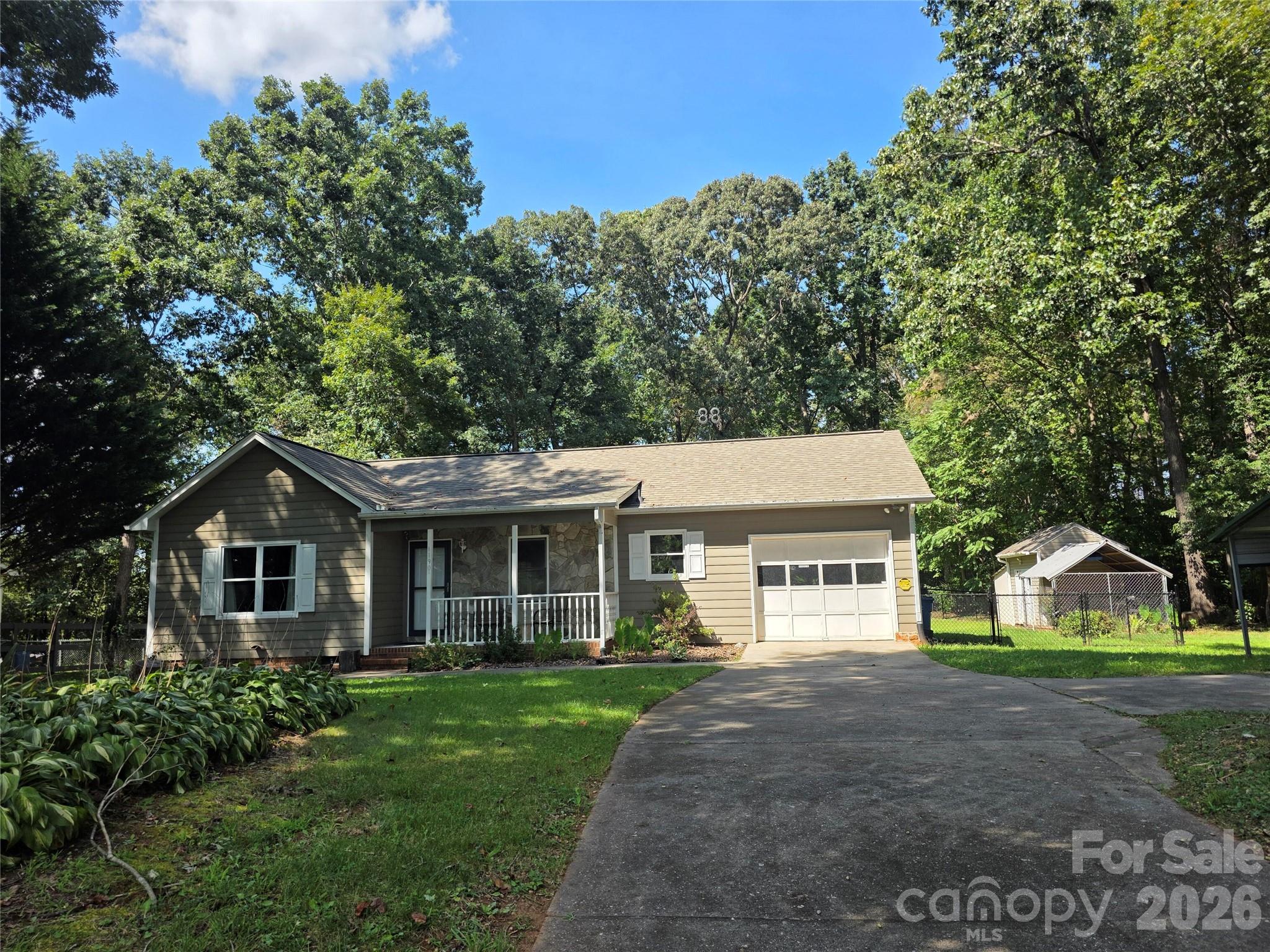 1190 Landsdowne Drive — photo
