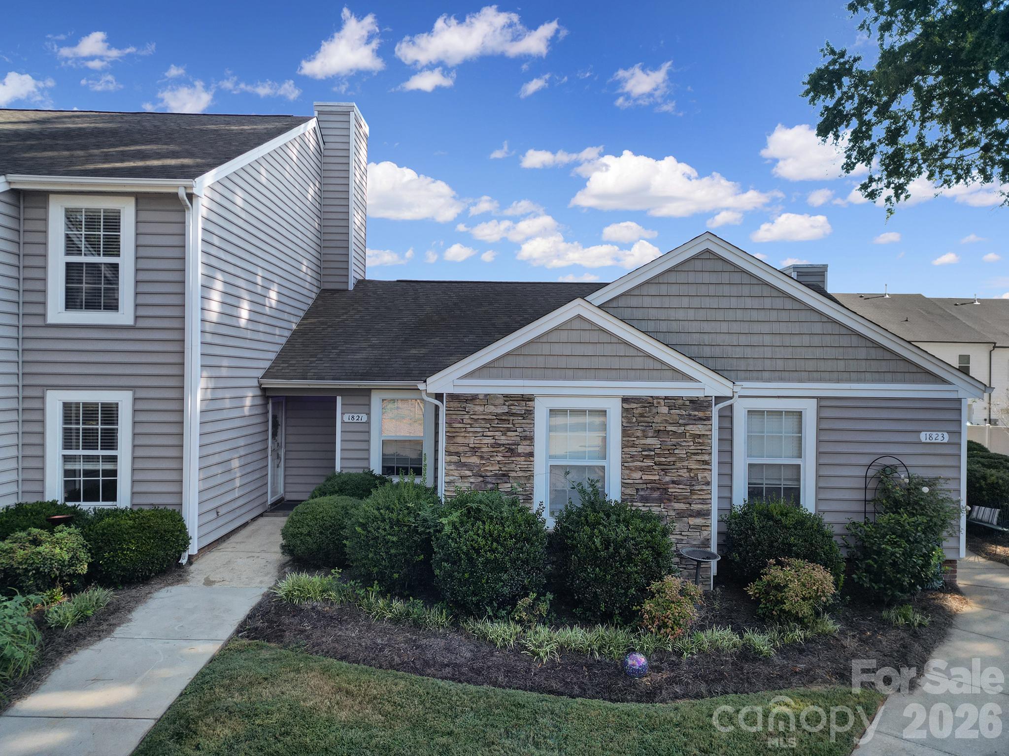 1821 Fairlawn Court — photo