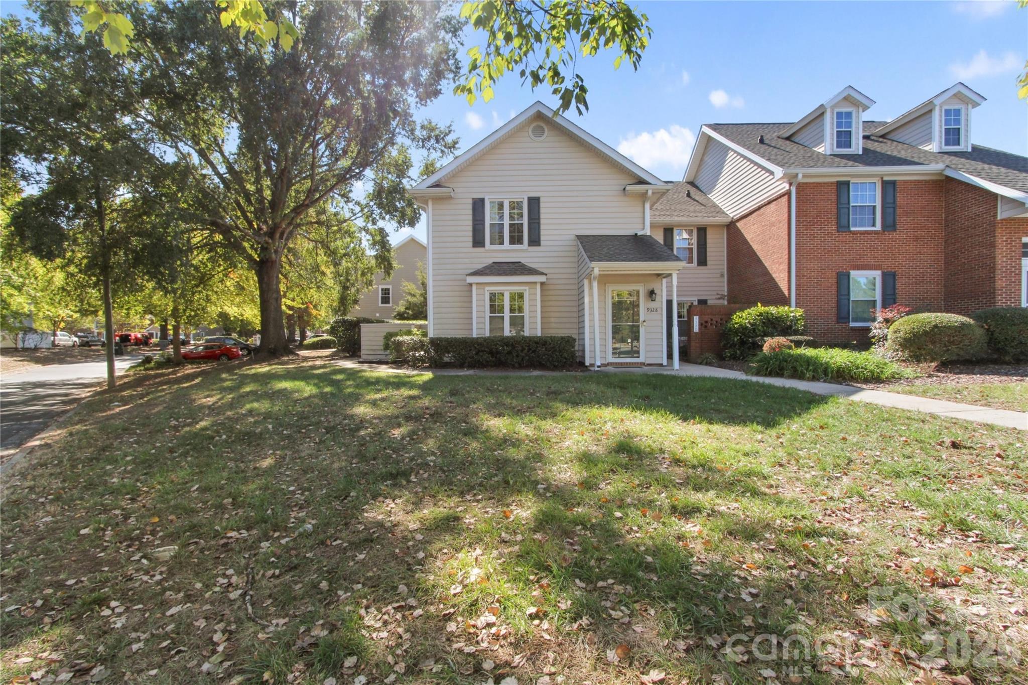 9328 S Vicksburg Park Court S — photo