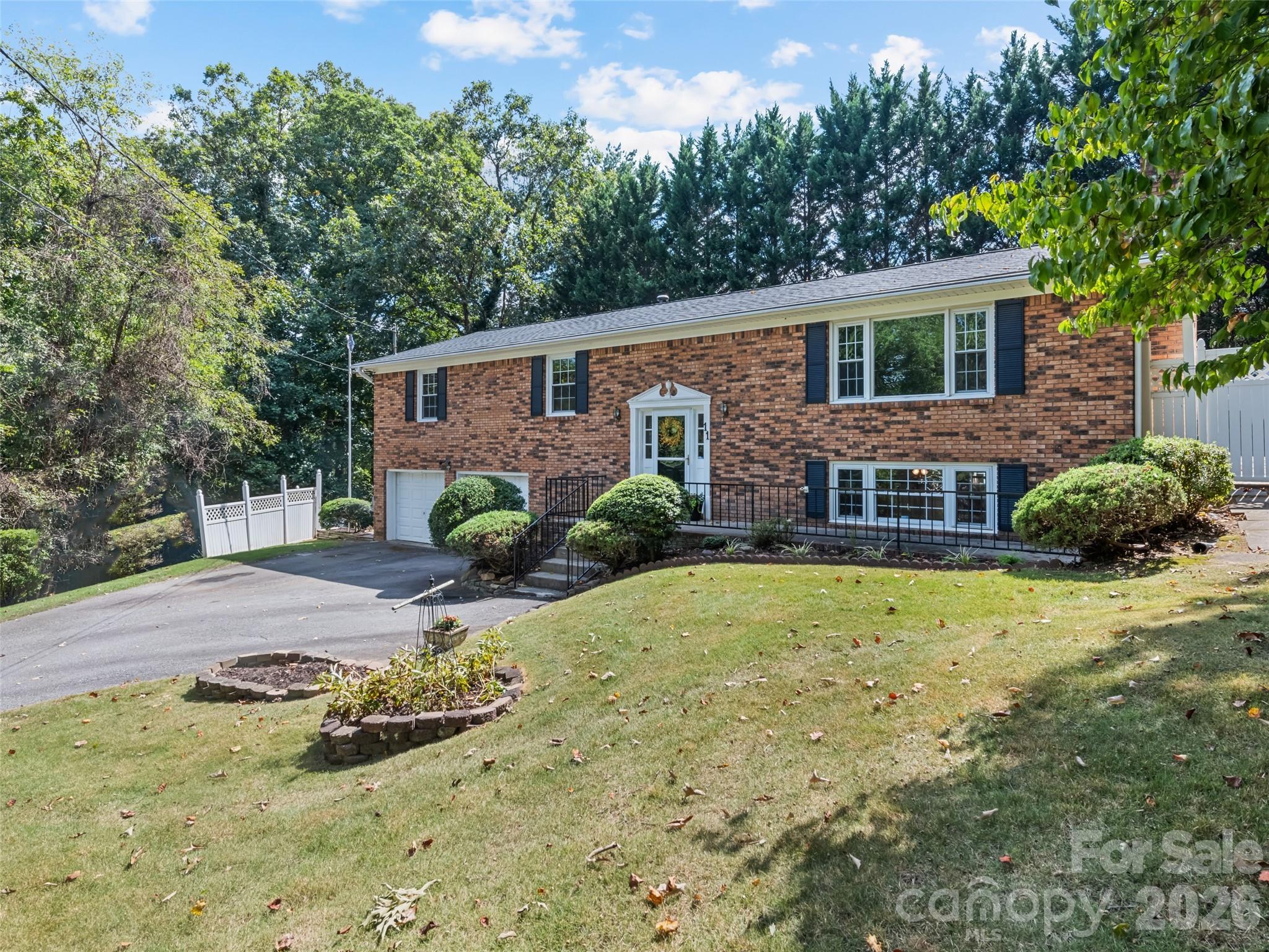 11 Crestwood Lane — photo