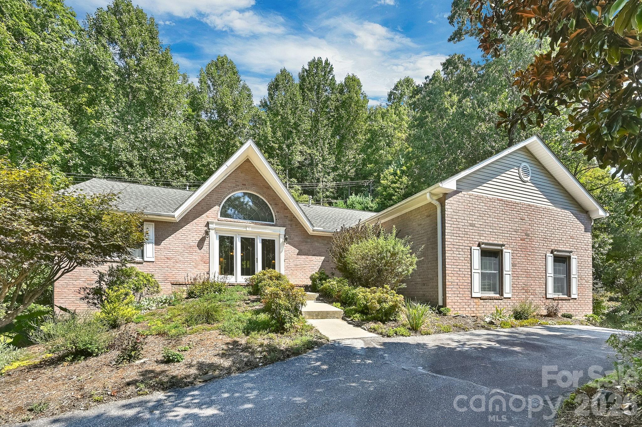 4311 Cove Loop Road — photo