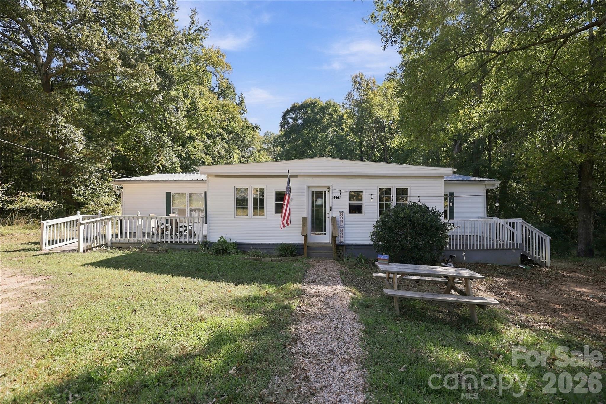 3247 Charlotte Highway — photo