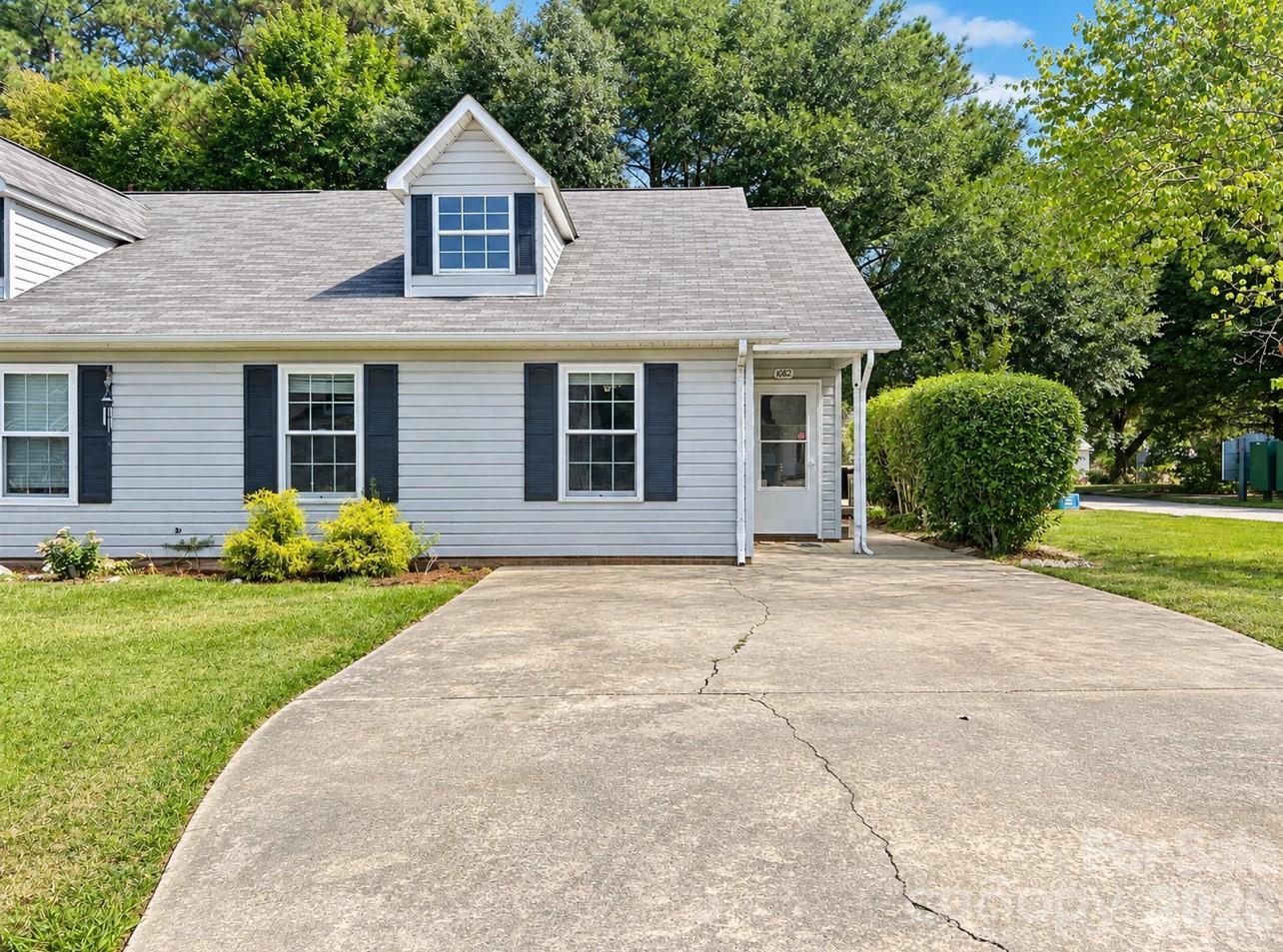 1062 Farm Pond Lane — photo