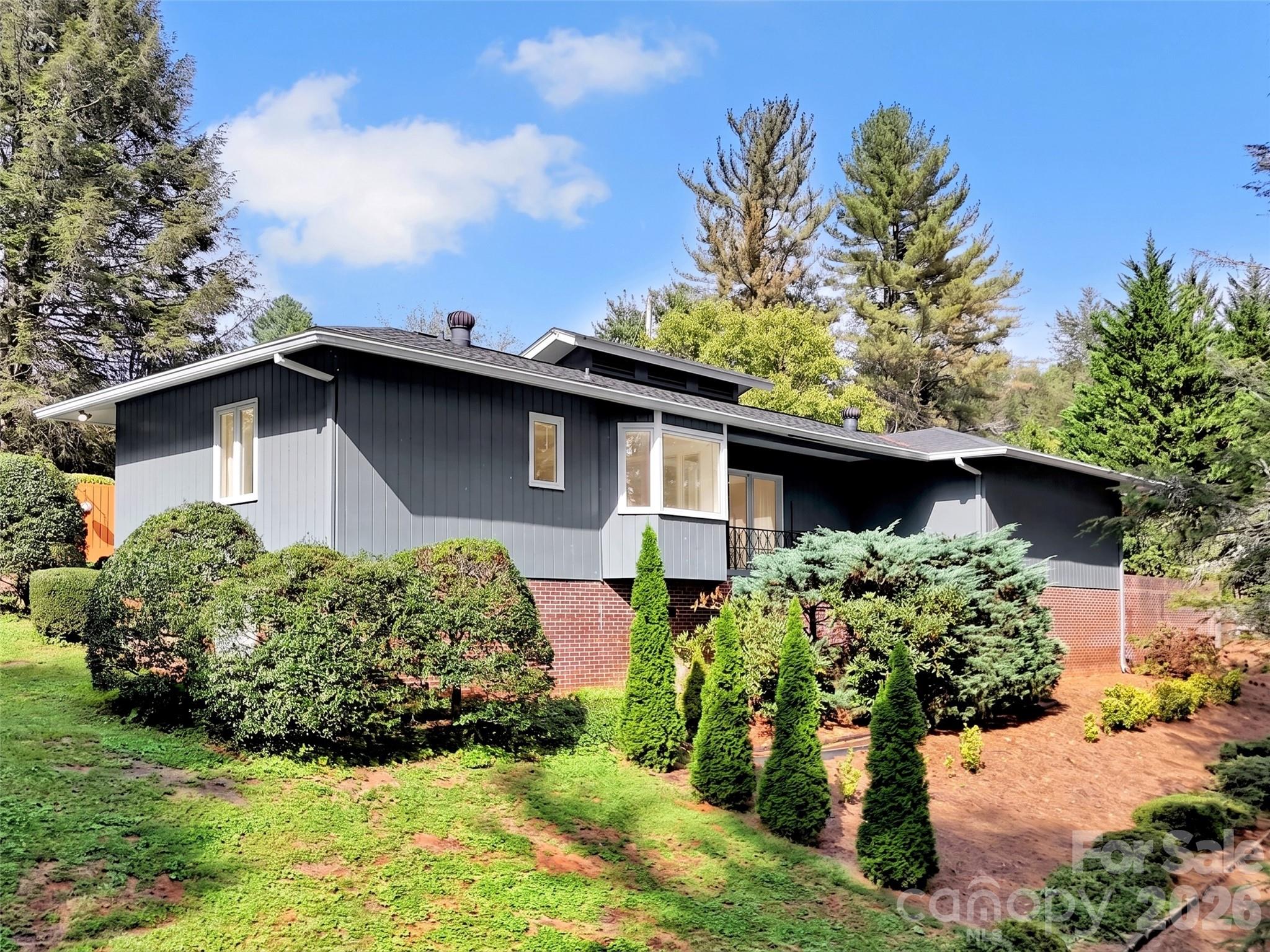 354 Woodside Circle — photo