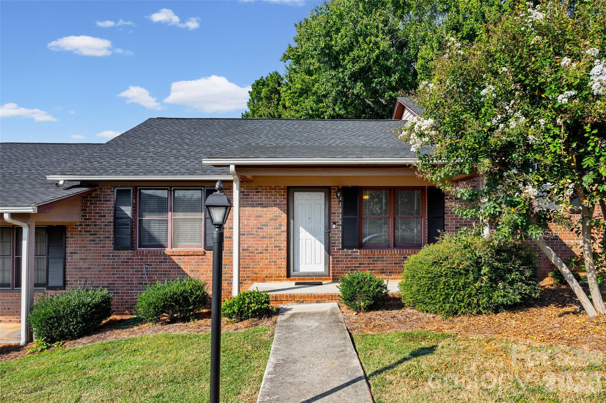 147 Glenwood Drive Unit B — photo