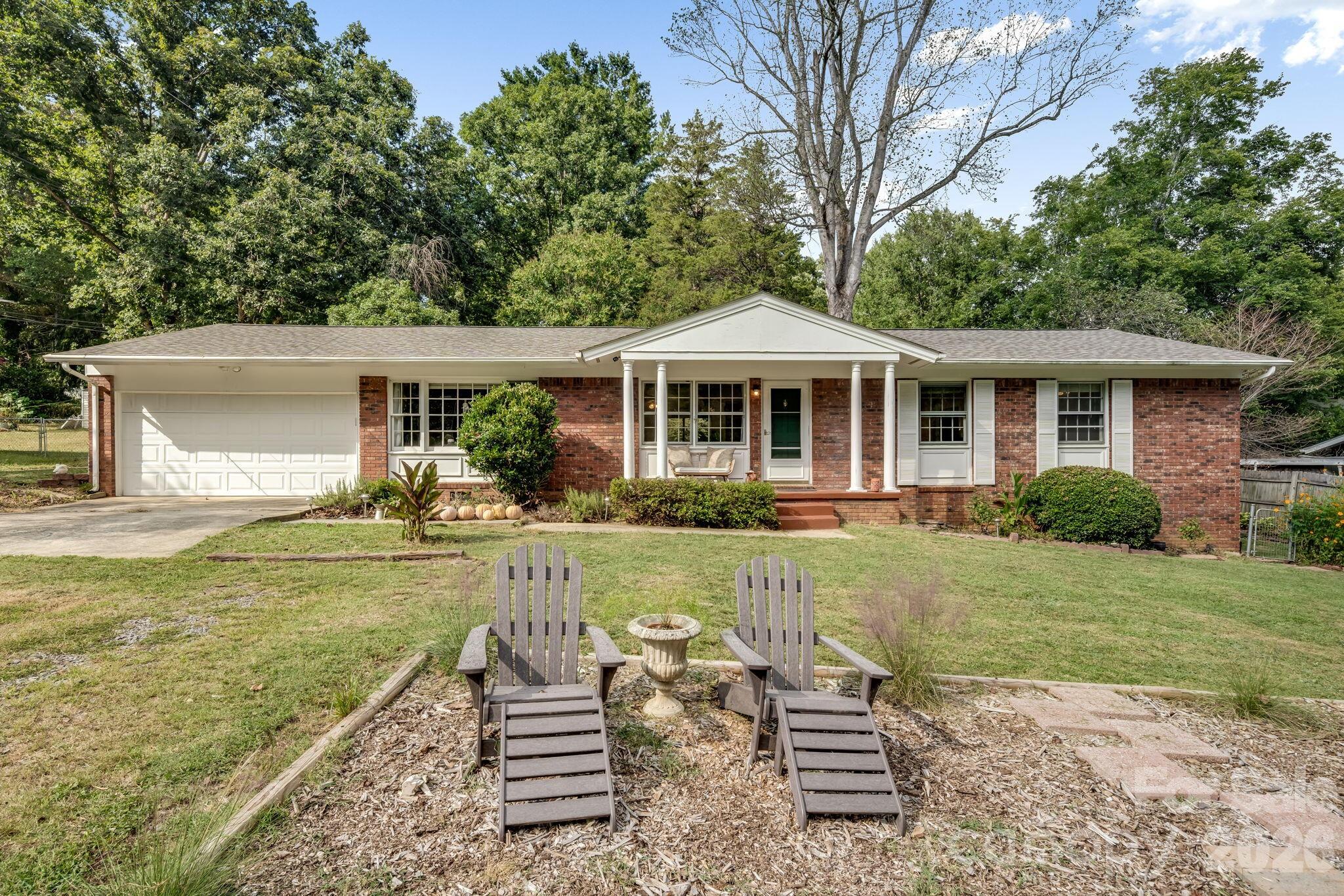 5 W Maple Drive — photo