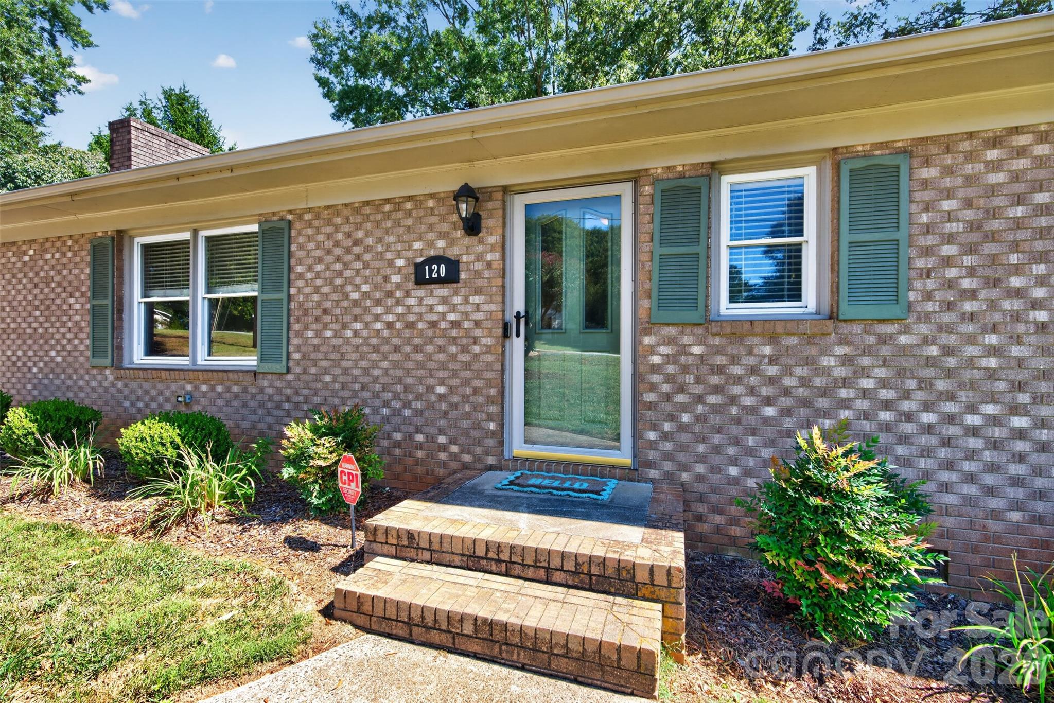 120 Regal Circle — photo