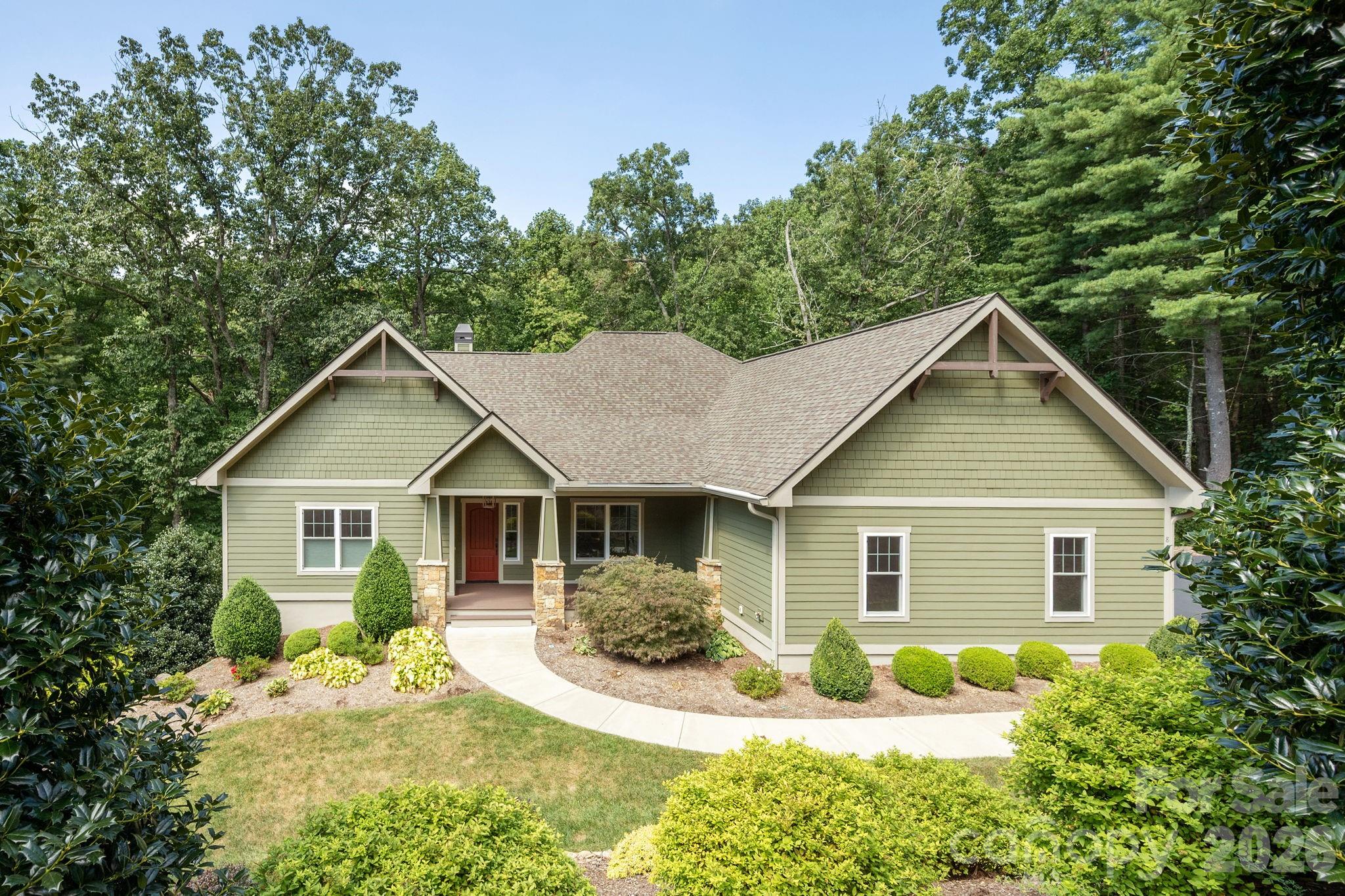 8 Manorwood Court — photo