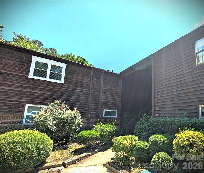 8021 Cedar Glen Drive — photo