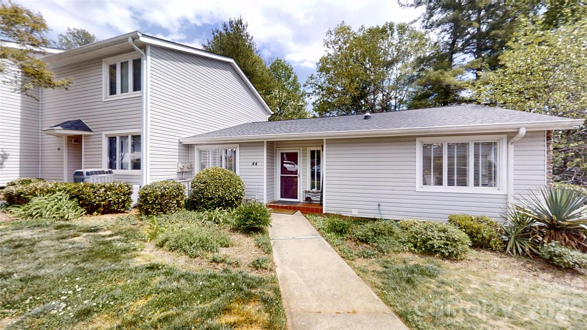 44 Hollybrook Drive — photo