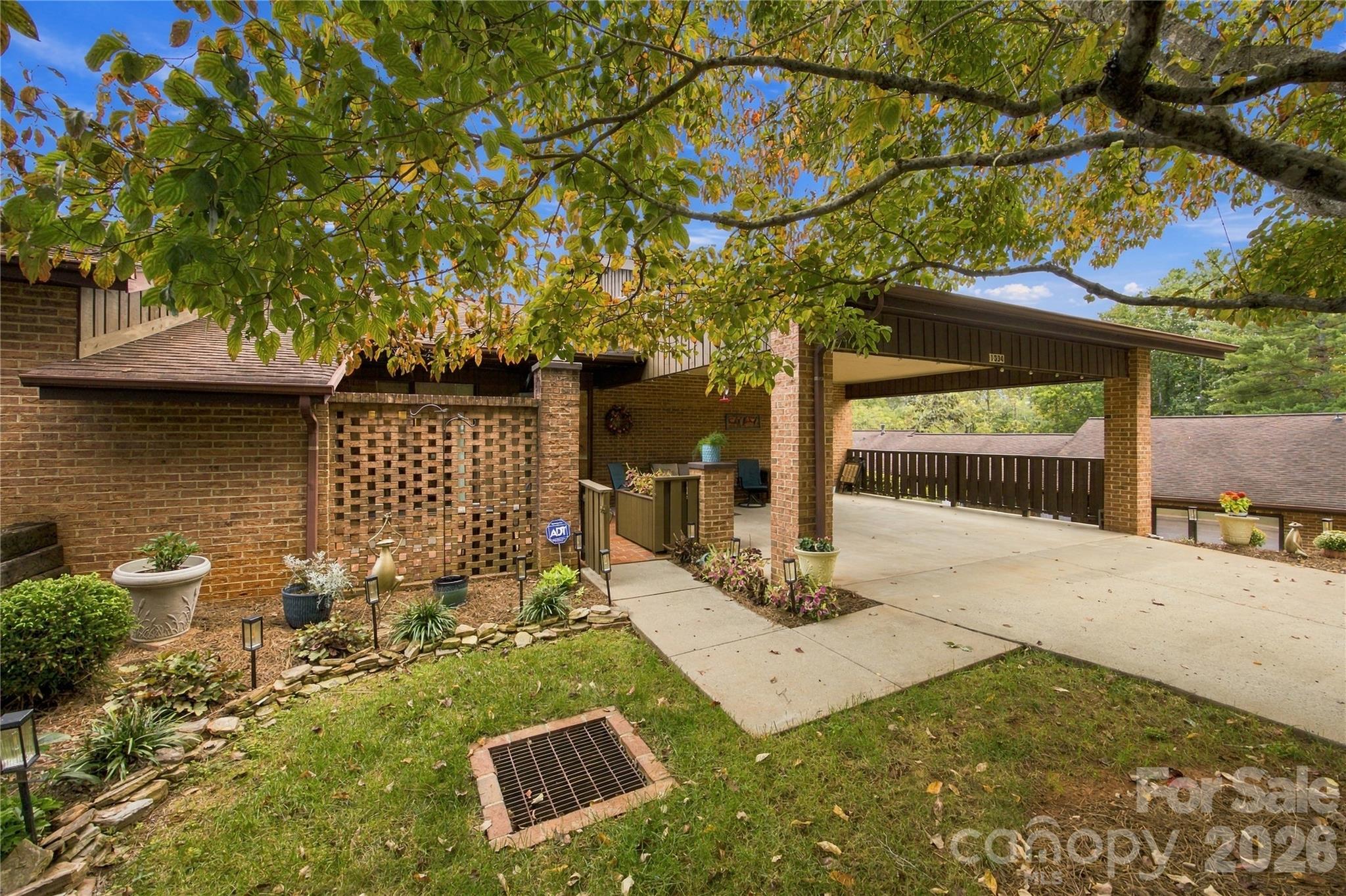1334 Radio Road — photo