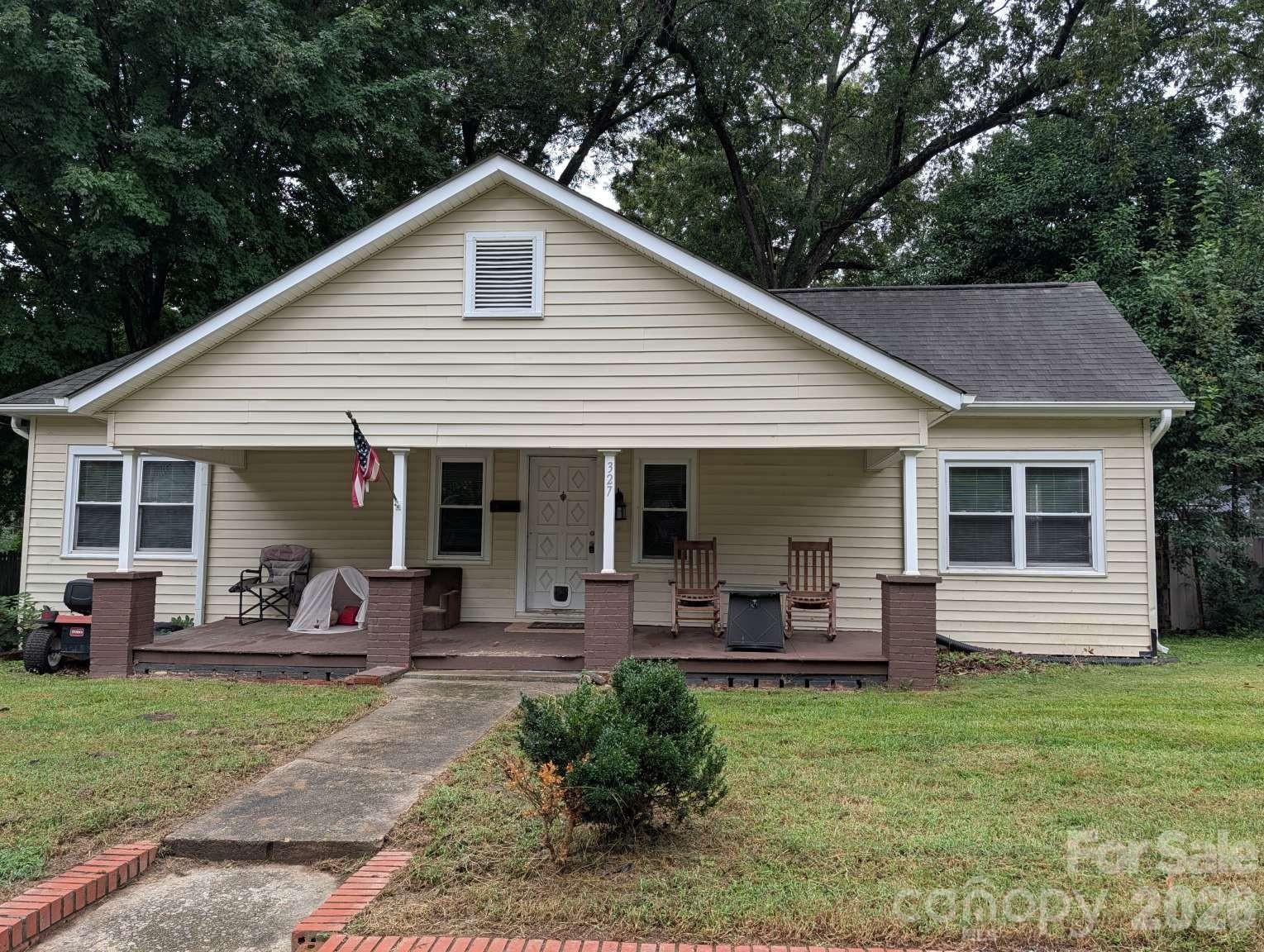 327 Aycock Street NE — photo