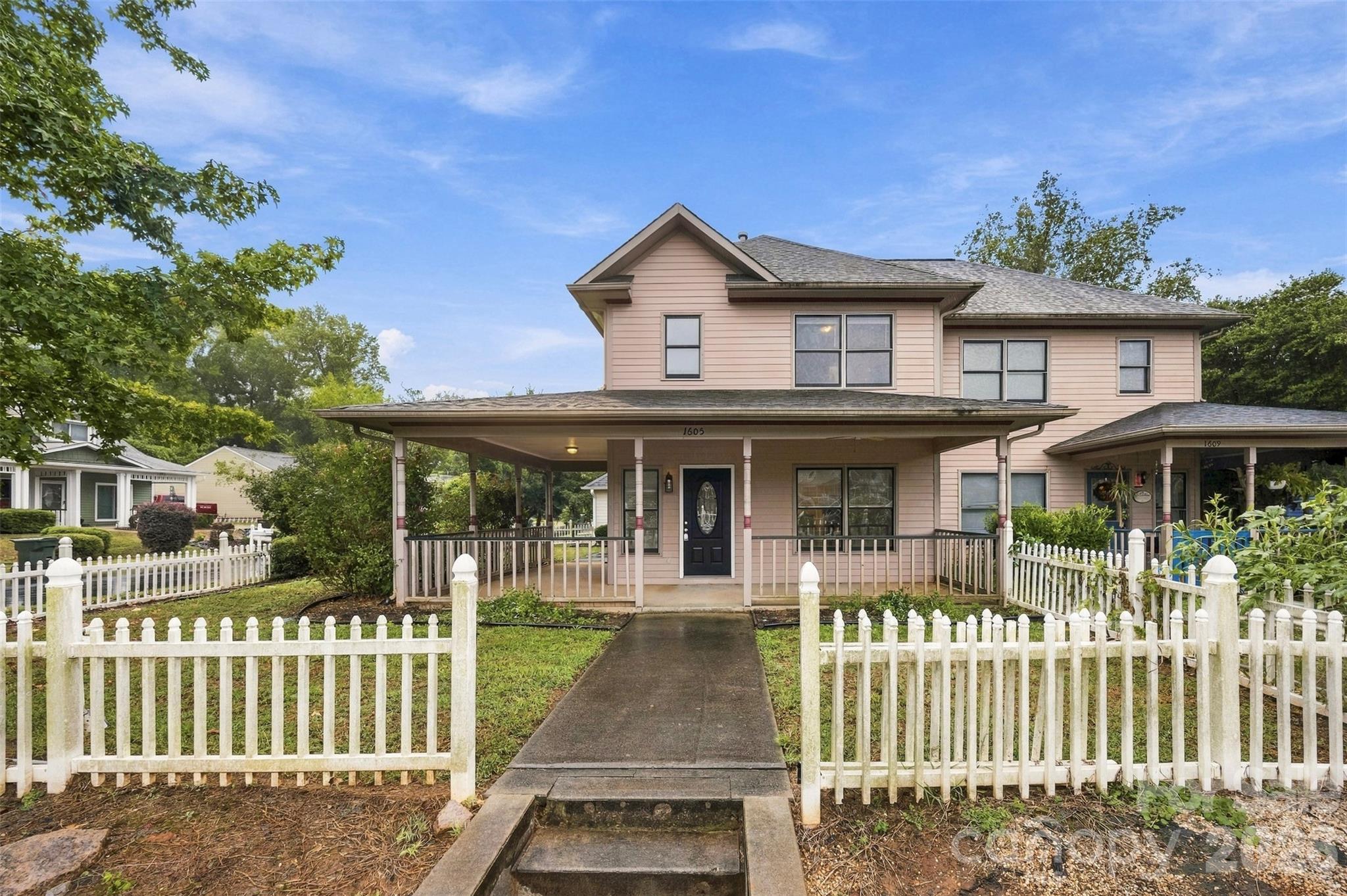 1605 Begonia Way — photo