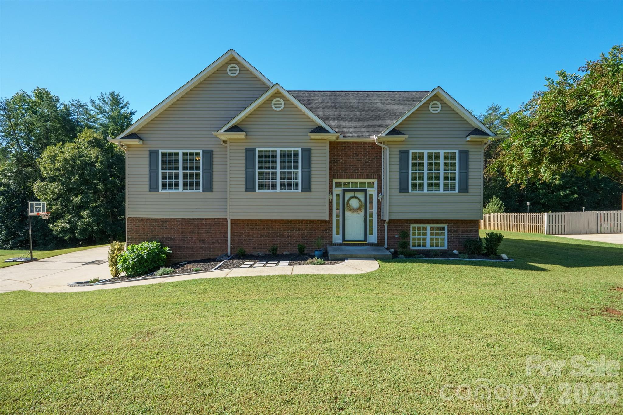 9530 Driftwood Court — photo