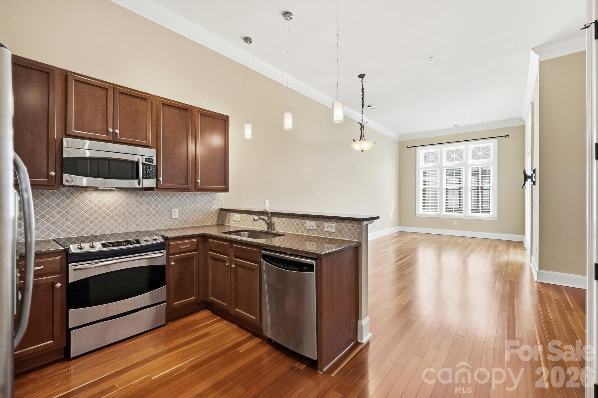 2810 Selwyn Avenue 428 — photo