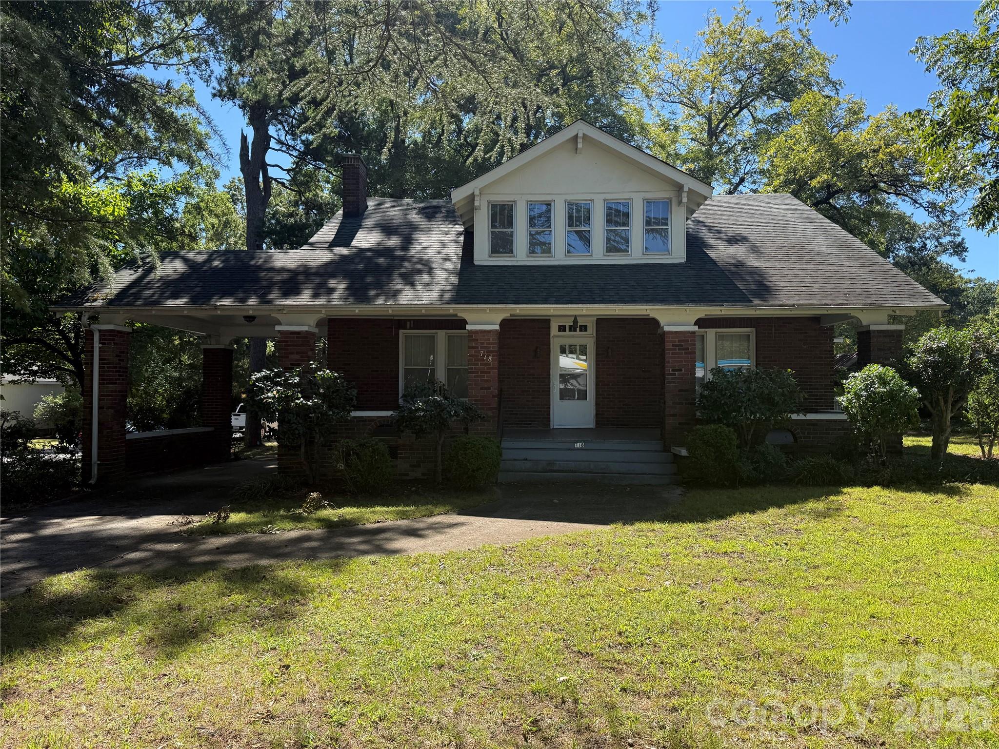 718 E E Franklin Street — photo