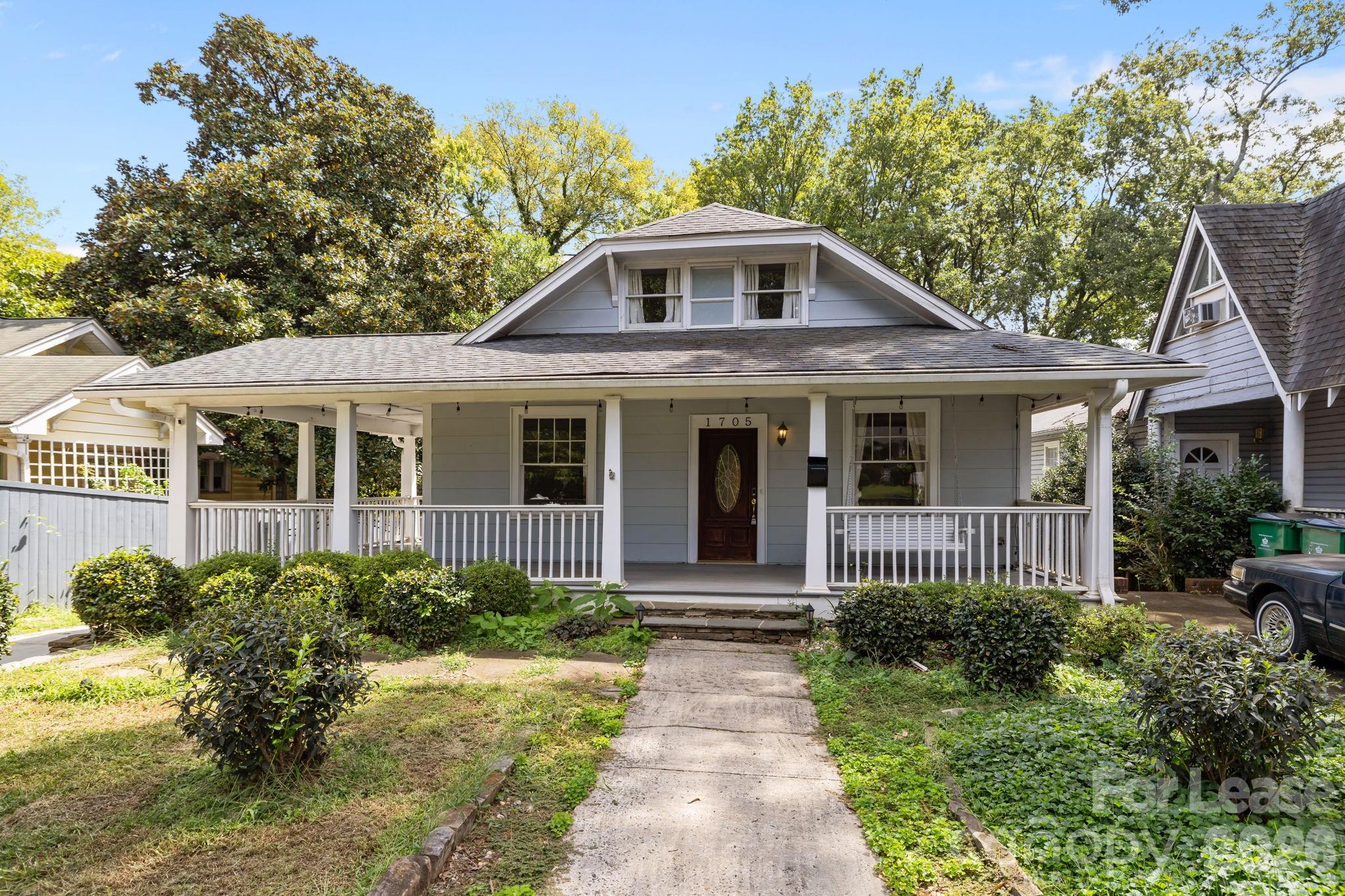 1705 Fountain View — photo
