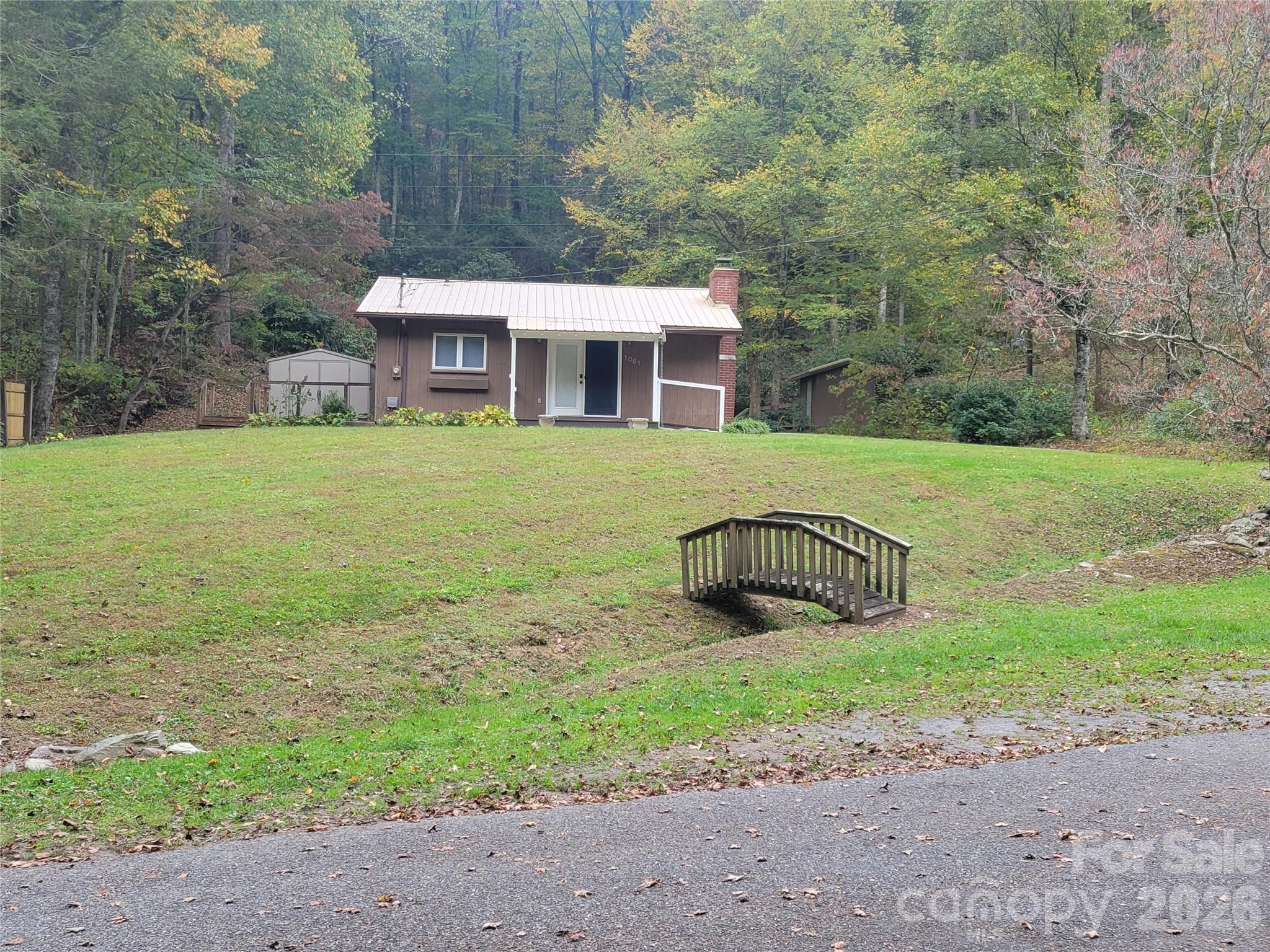 1061 Caldwell Drive — photo