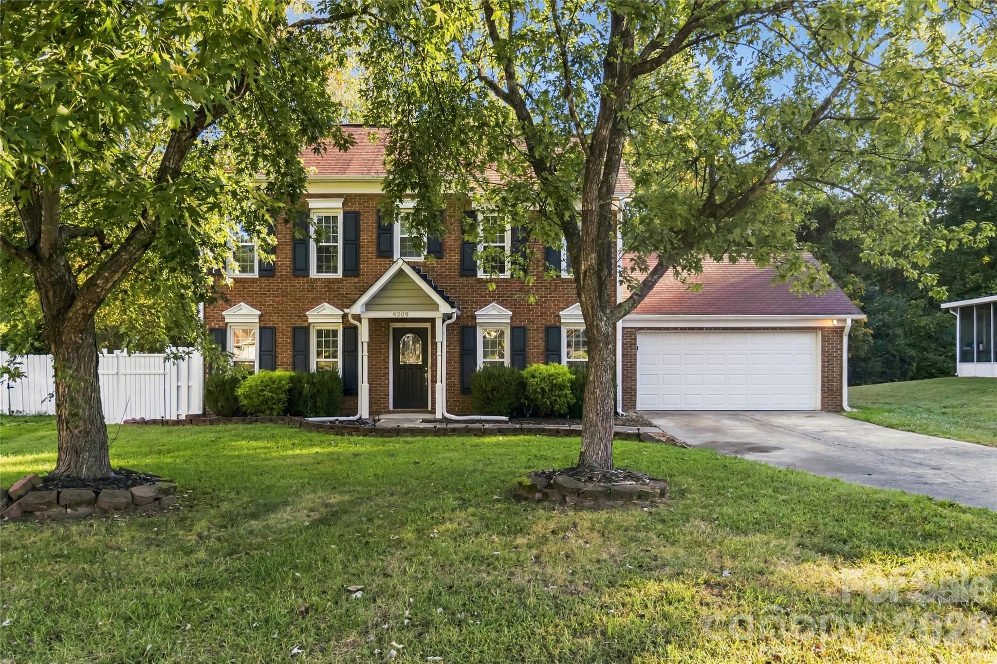 4209 Hounds Run Drive — photo