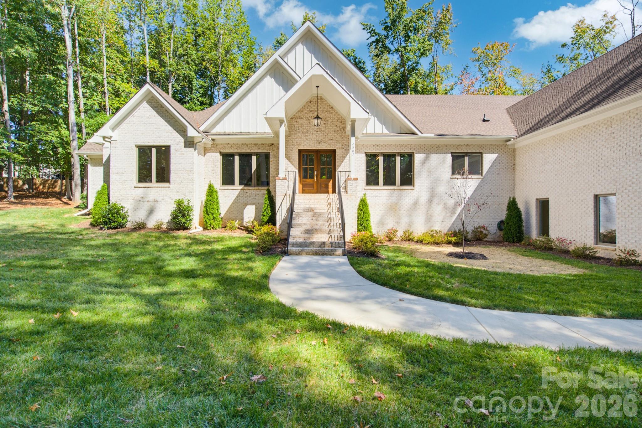 2507 Forest Lawn Drive — photo