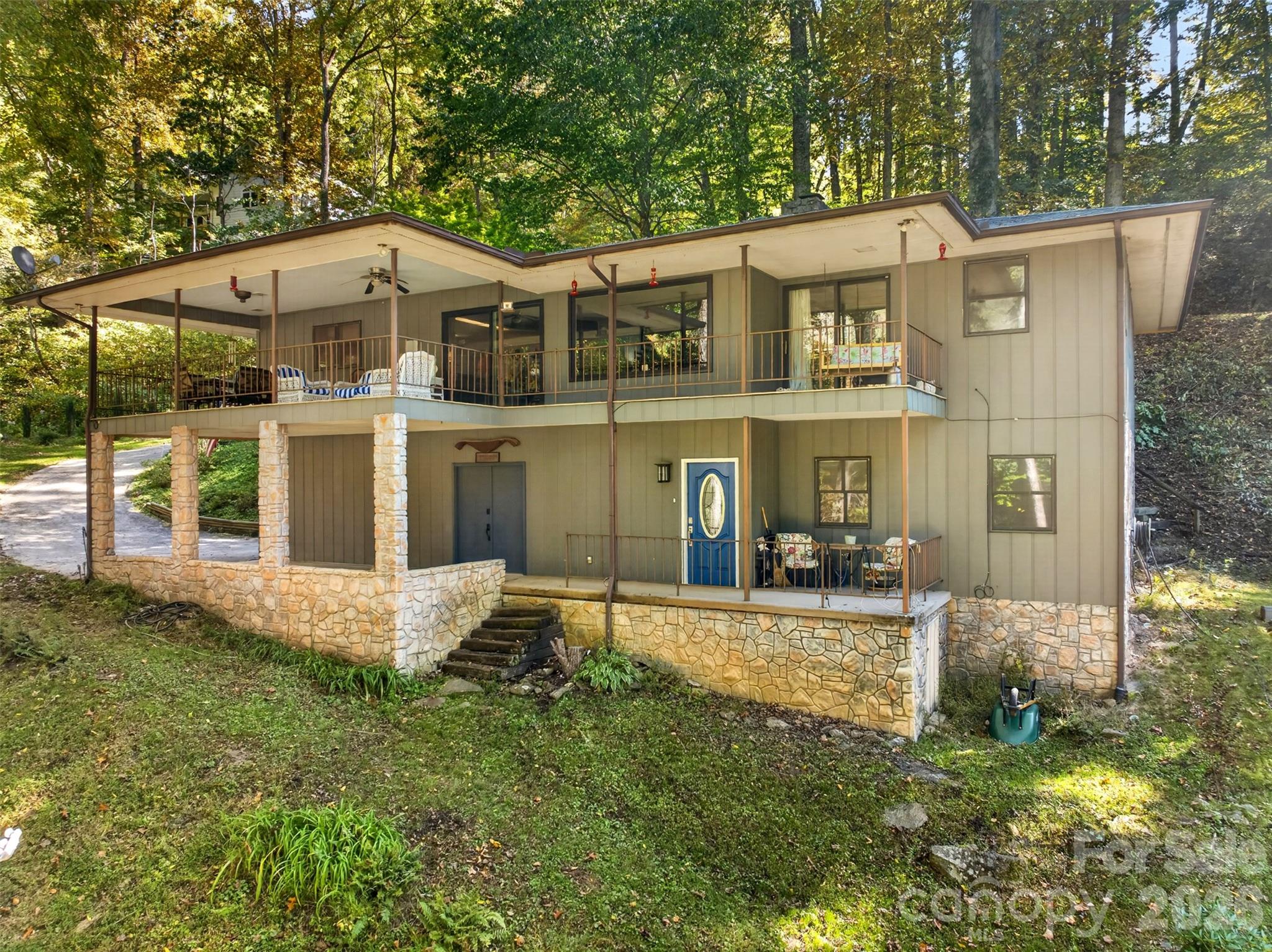 180 Divot Drive — photo