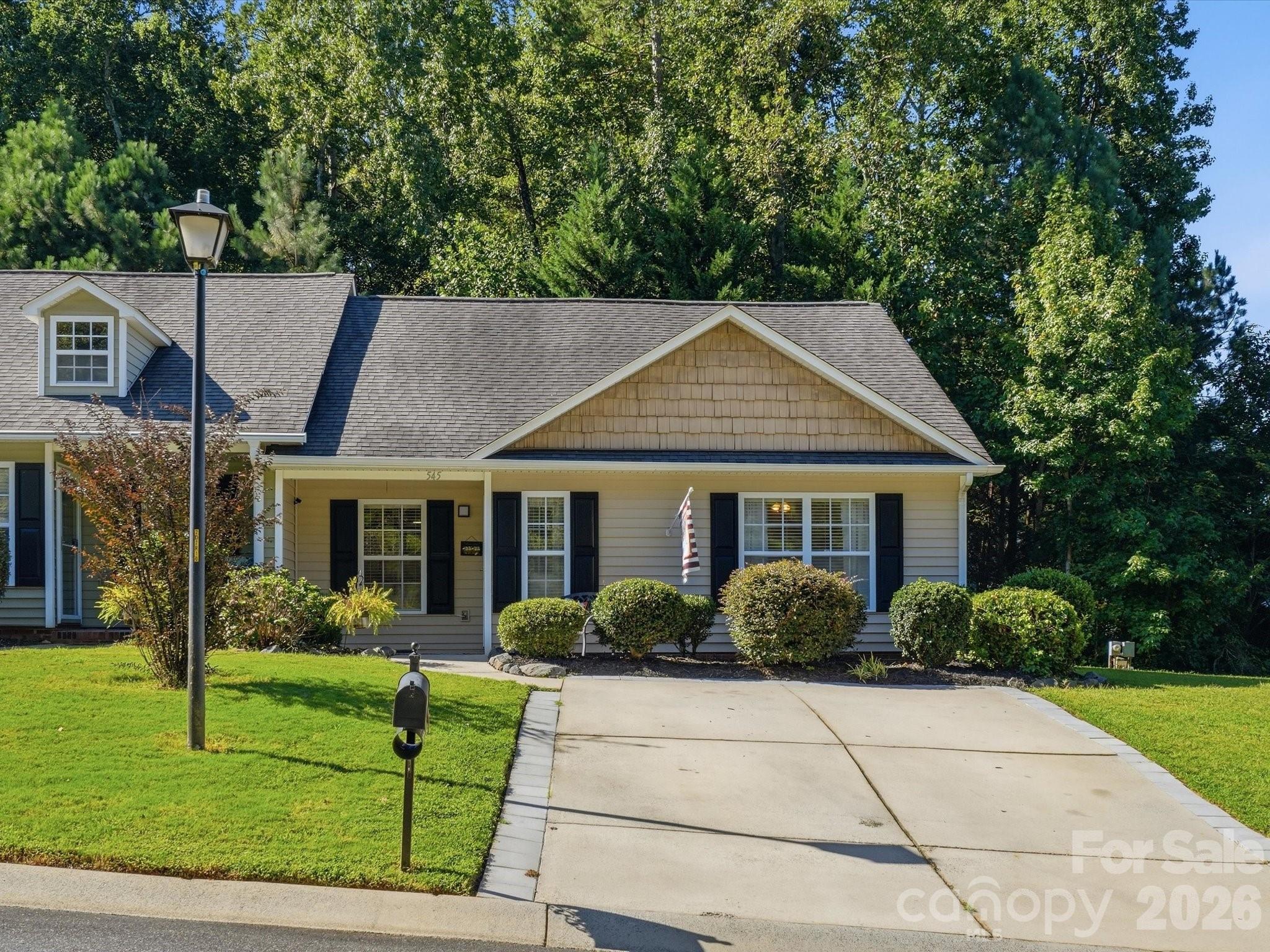 545 Weavers Crossing — photo