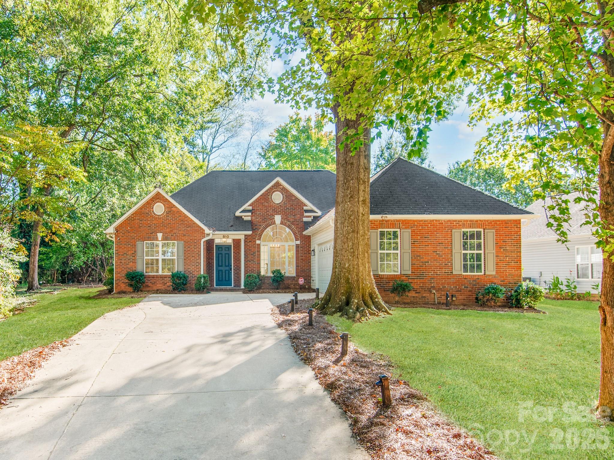810 Greenhill Drive — photo