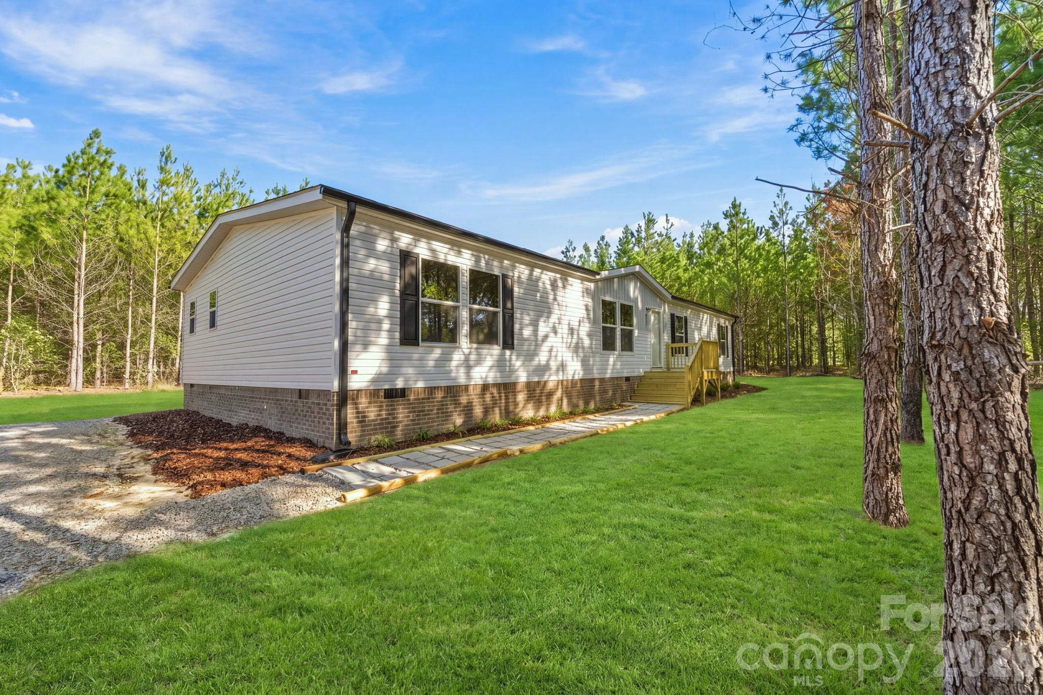 875 Windblow Road — photo