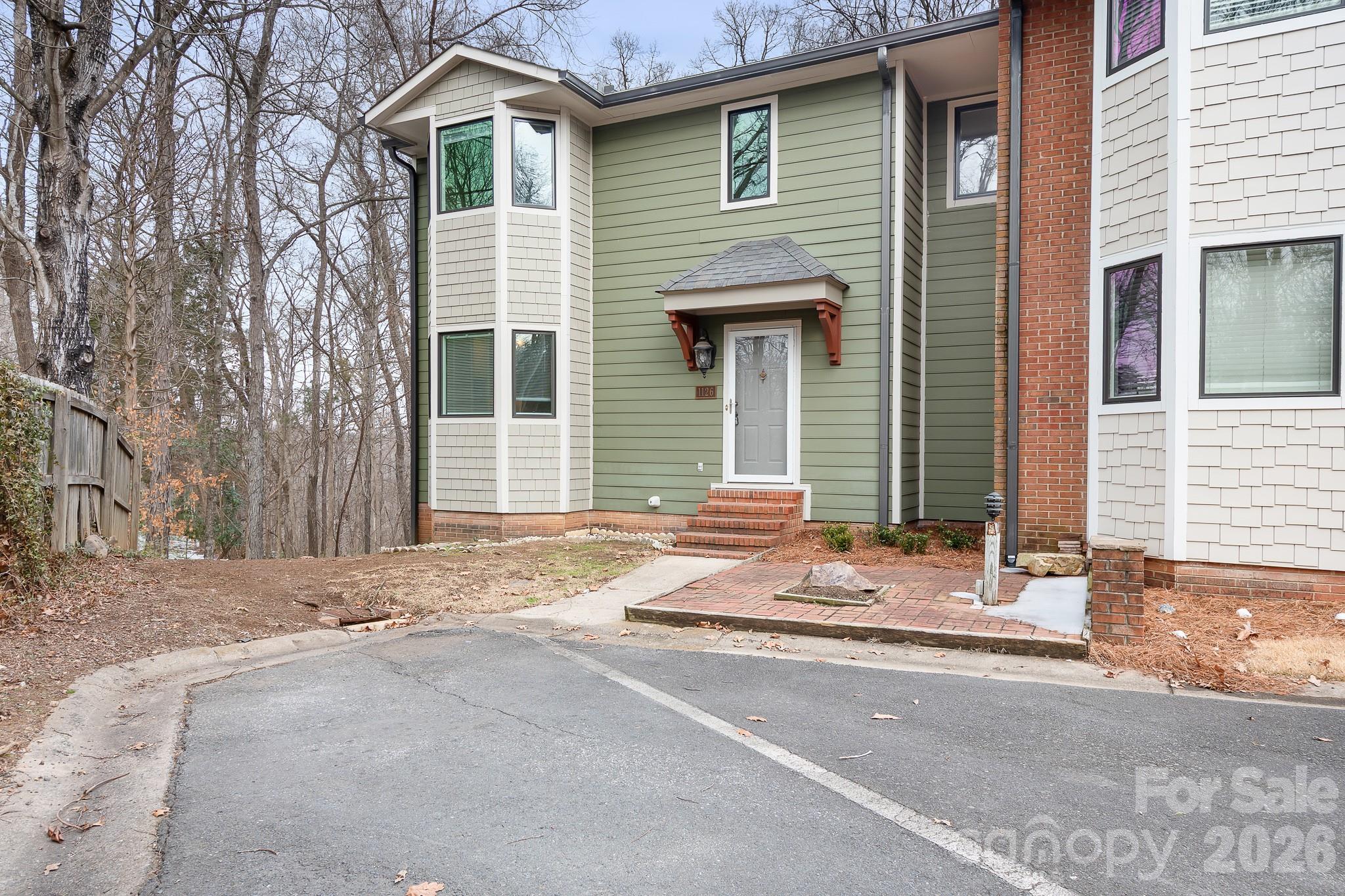 1126 Hanford Place NW — photo