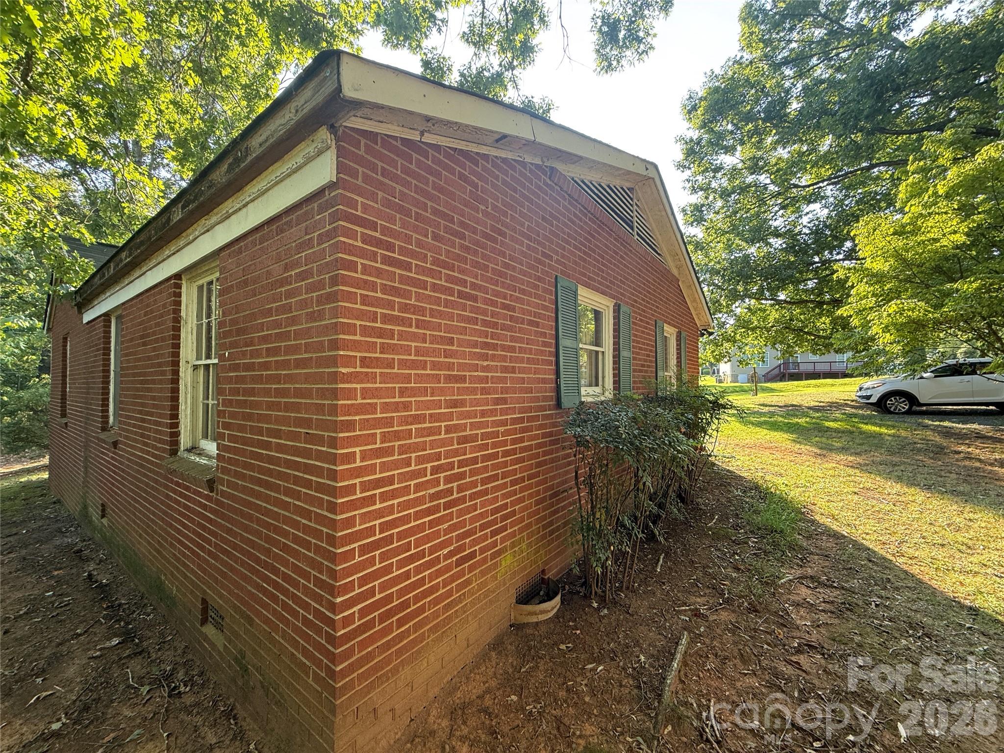 8915 Idlewild Road — photo