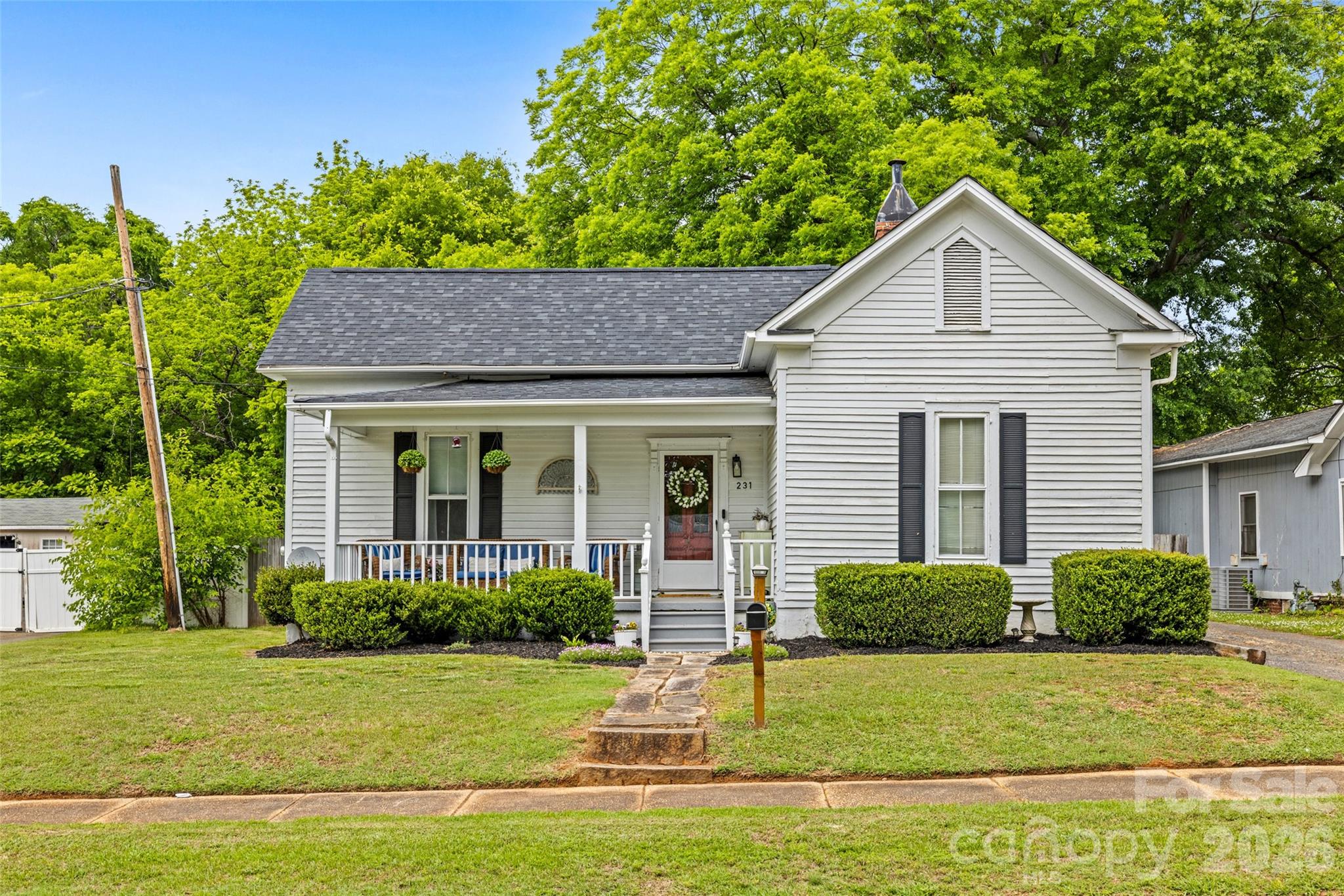 231 E Jefferson Street — photo
