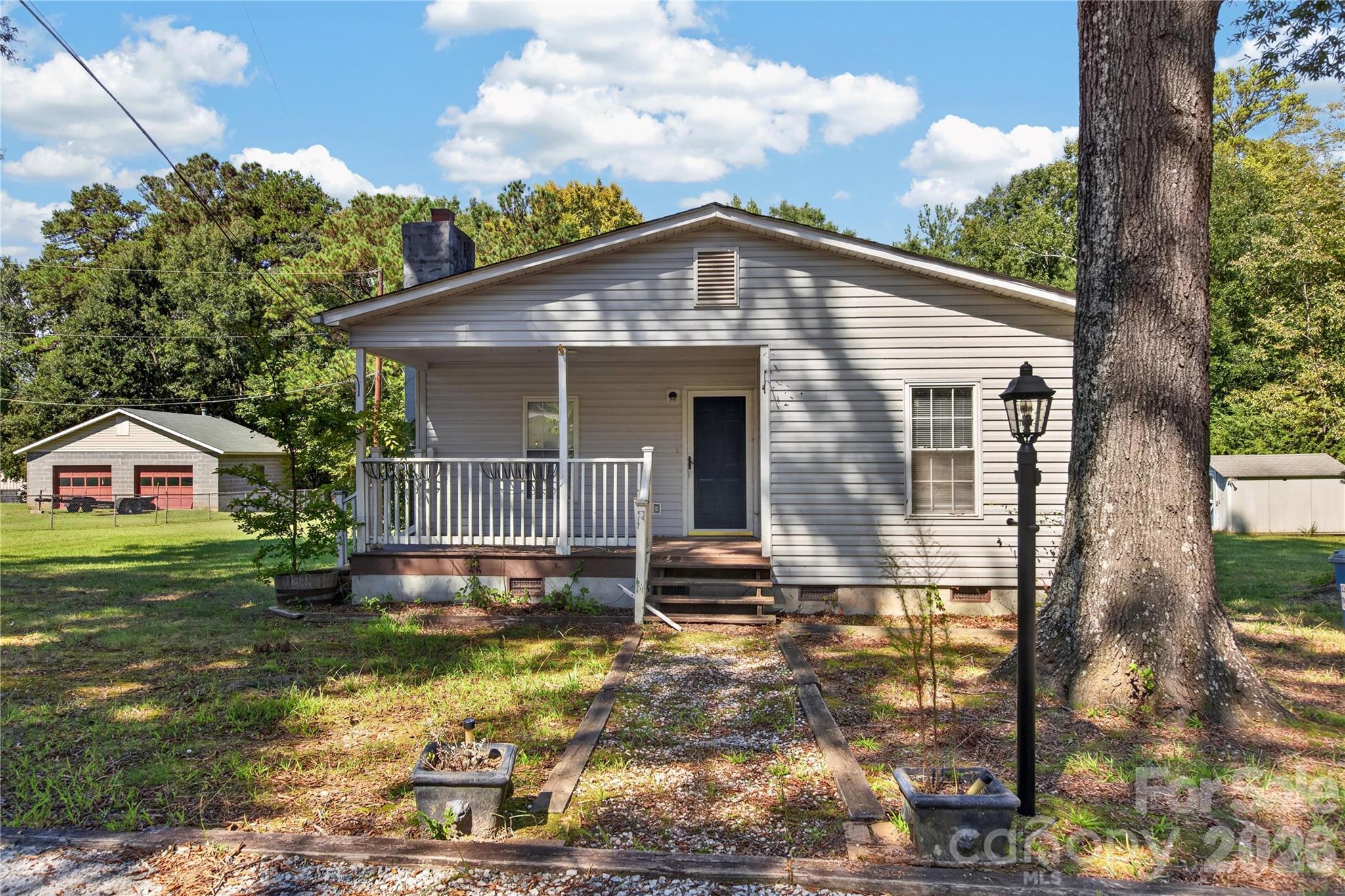 7572 Charlotte Highway — photo