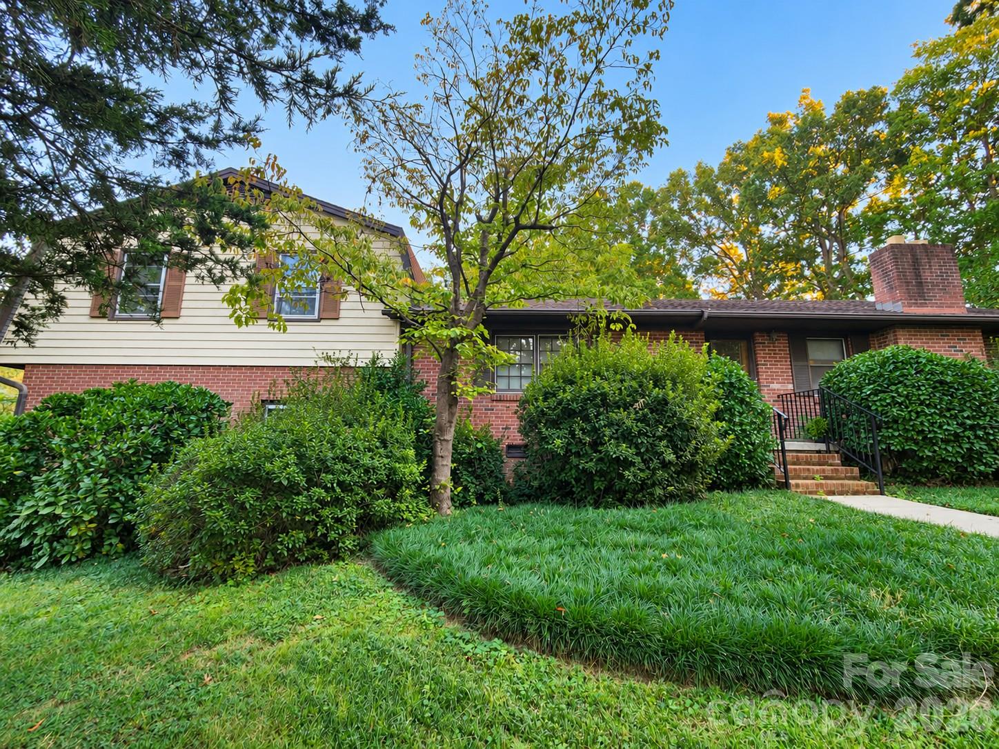 2419 Rhyneland Street — photo