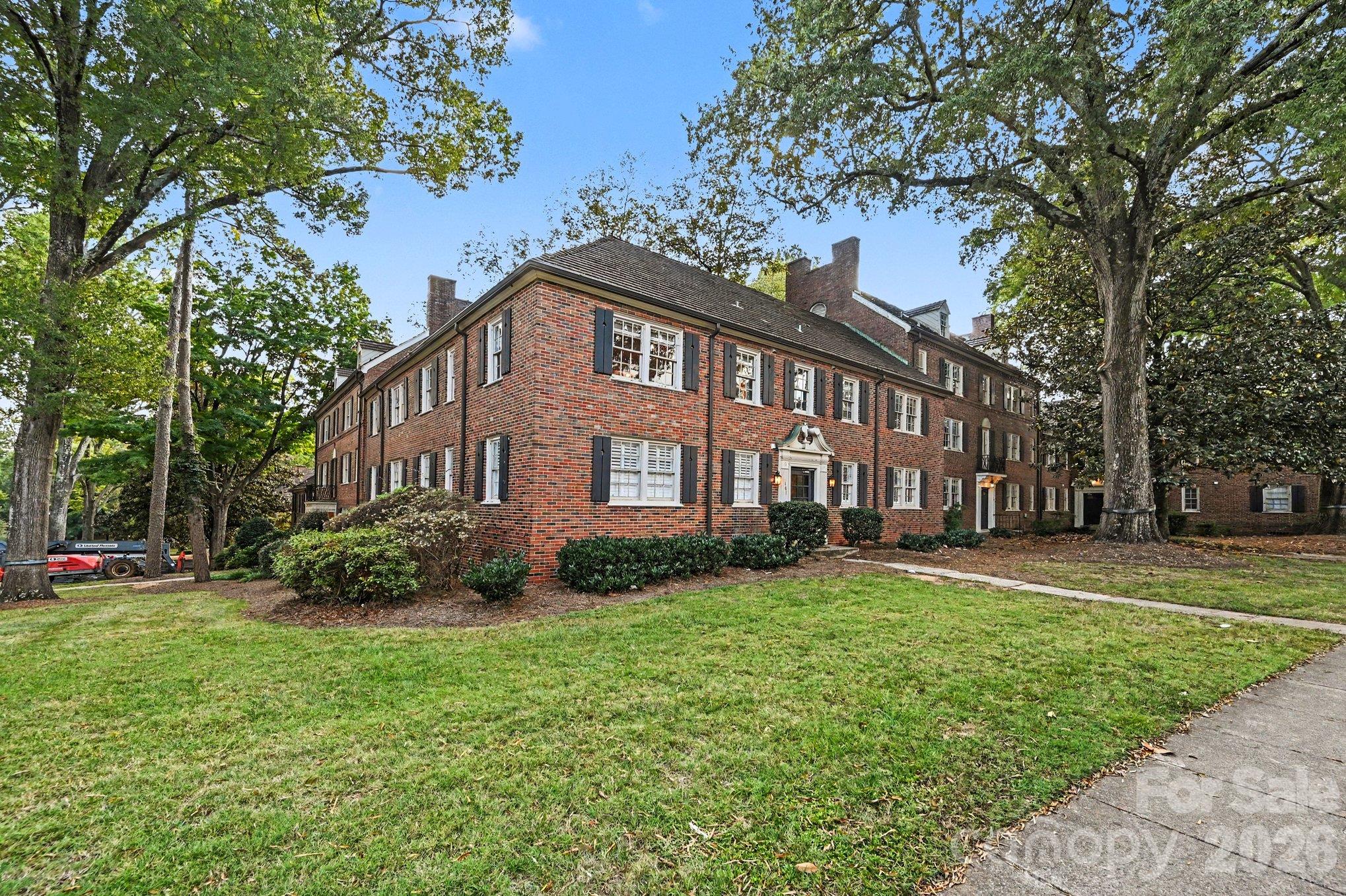 101 S Laurel Avenue Unit 72B — photo