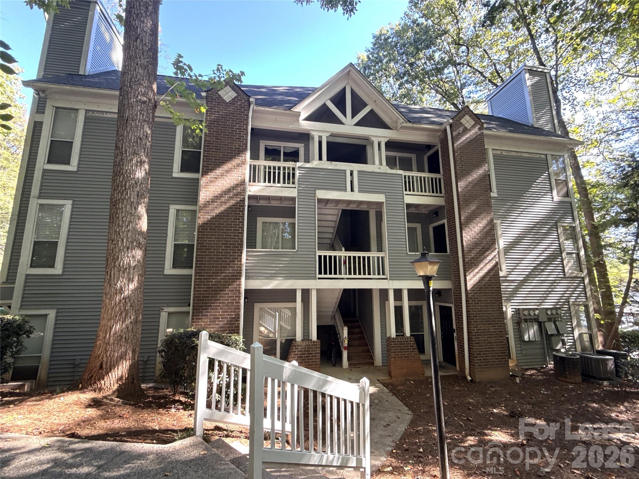 2512 Cranbrook Lane Unit 10 — photo