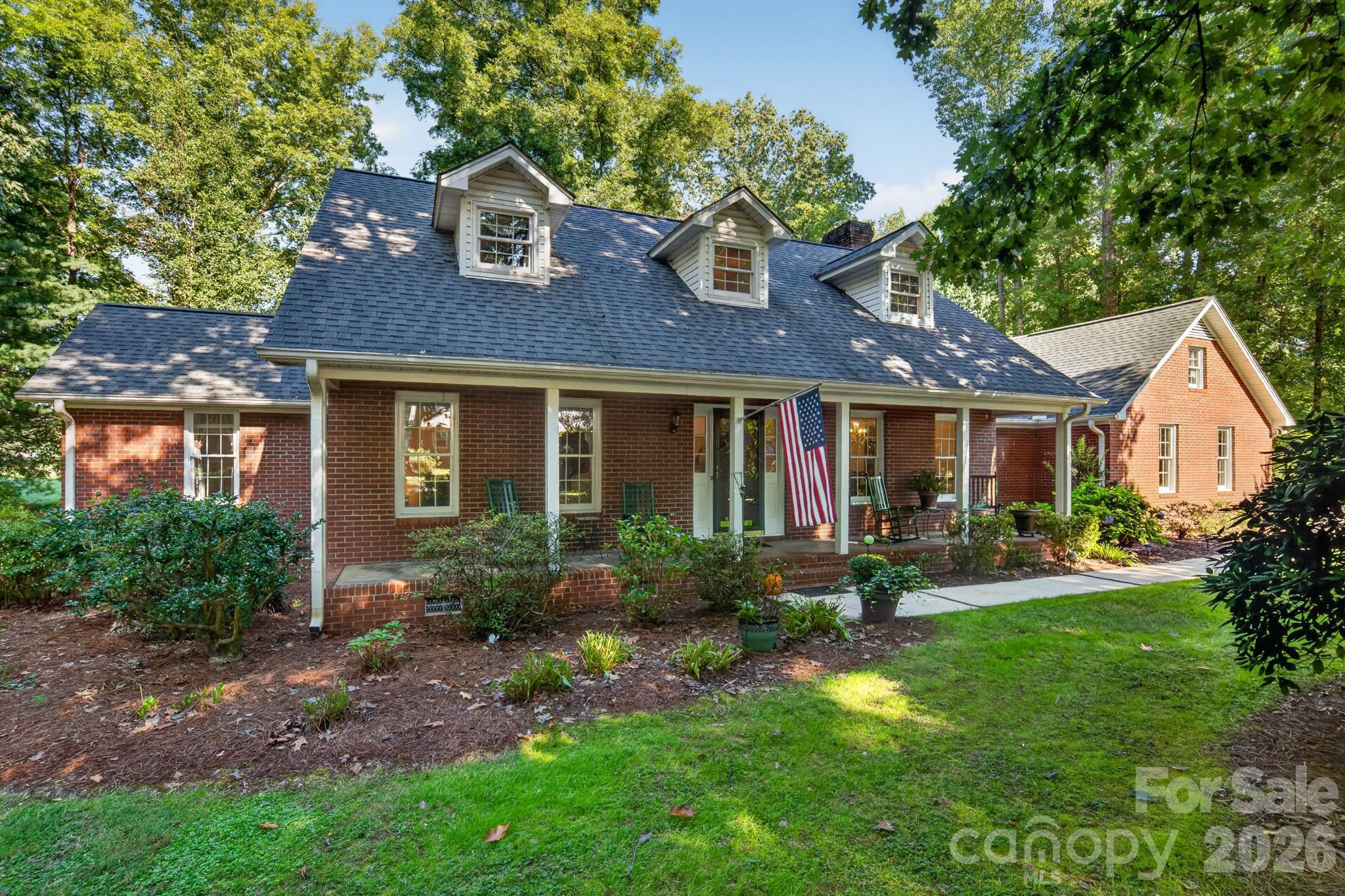 310 Travis Lane — photo