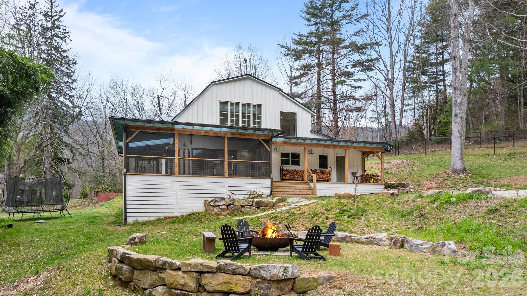 85 Hillcrest Drive — photo