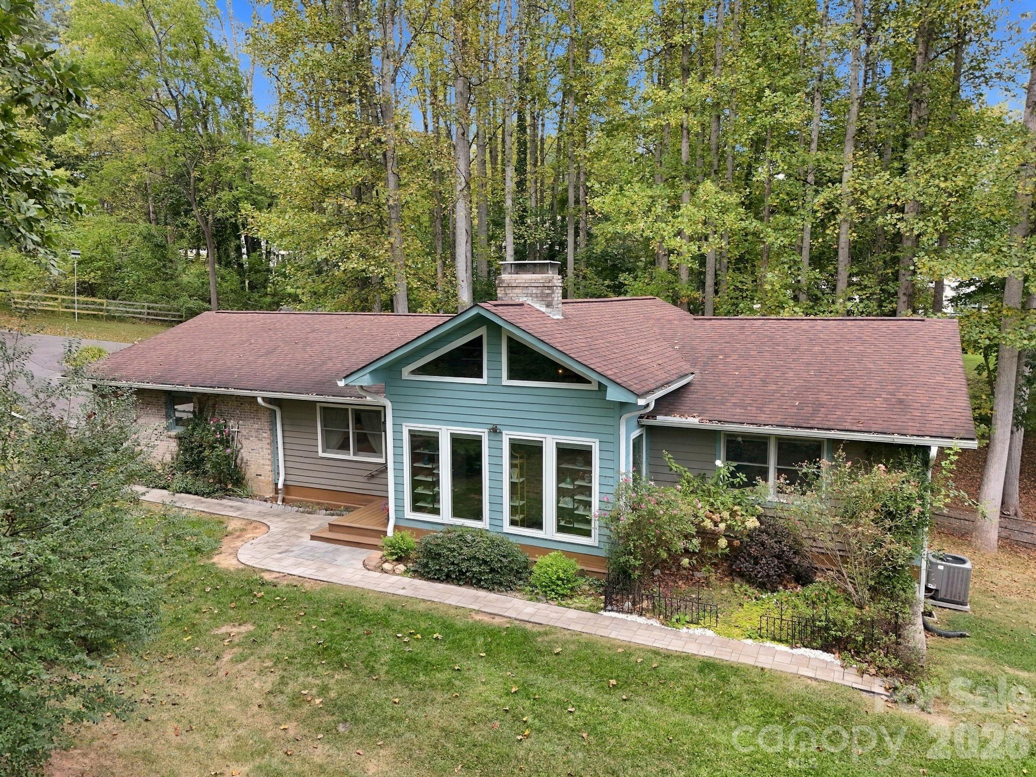 14 Cambridge Drive — photo