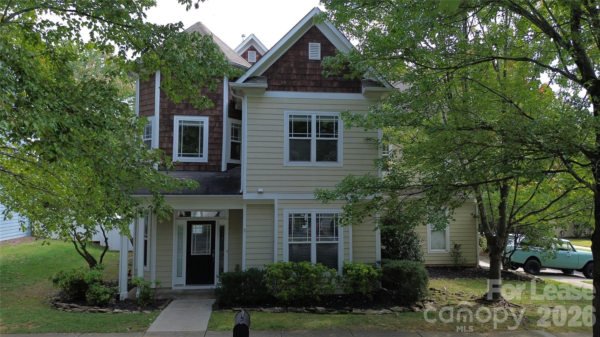 18706 Coachmans Trace — photo
