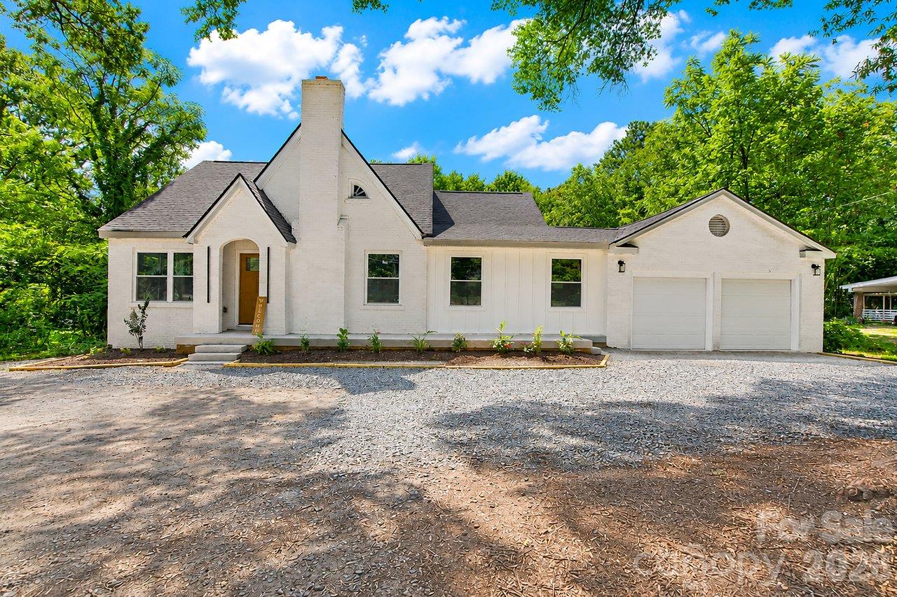 4115 Sharon Amity Road — photo
