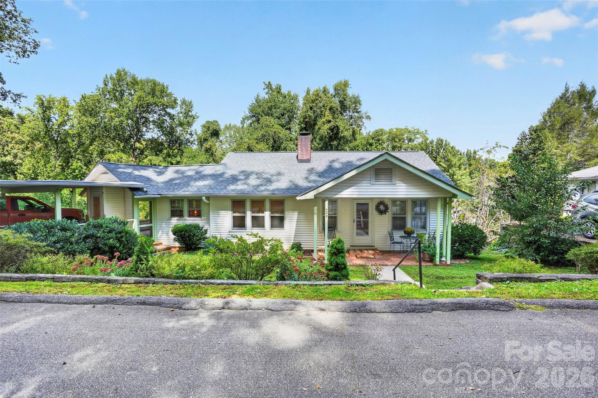409 Lockhart Road — photo