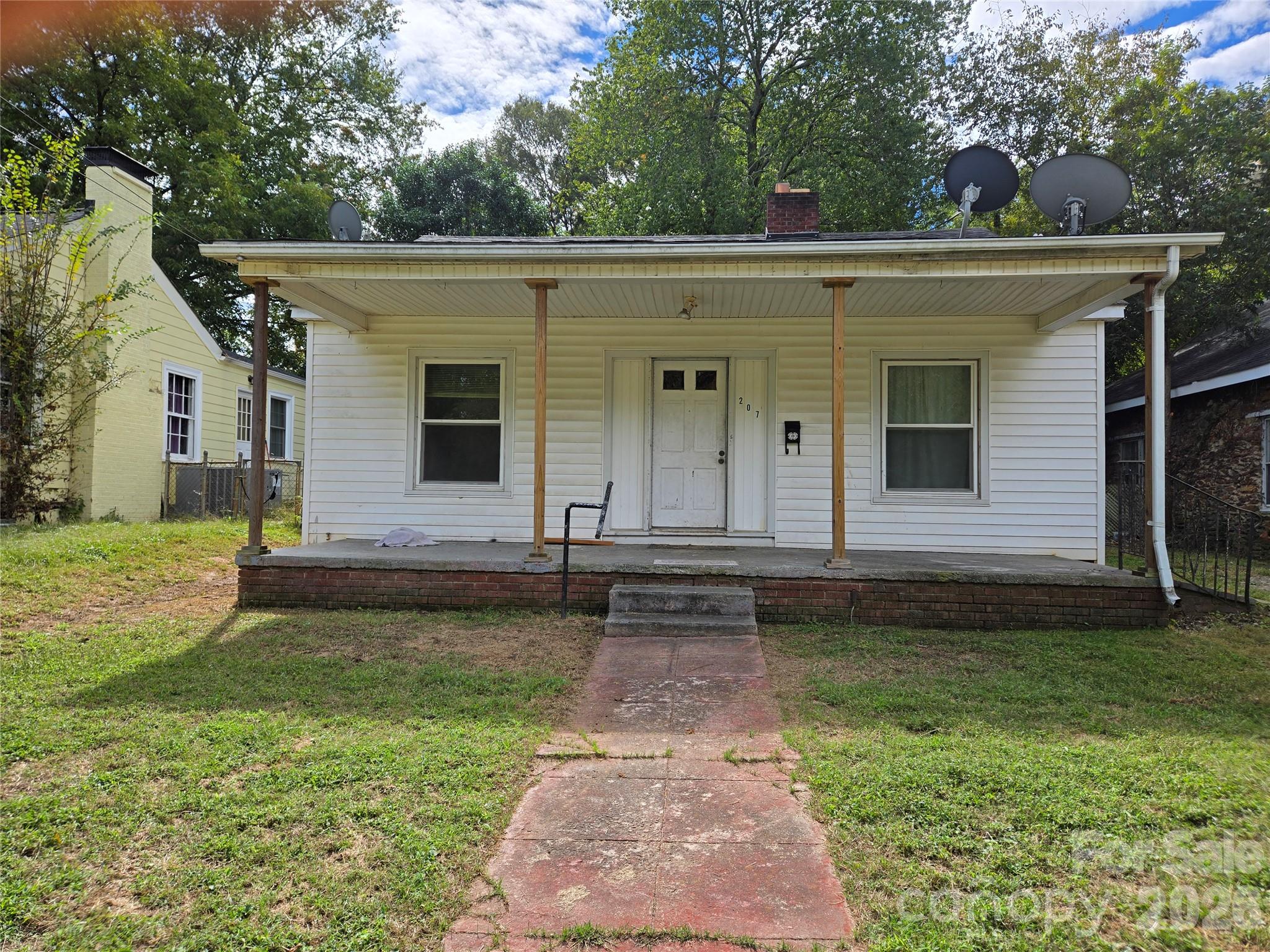 207 W Washington Avenue — photo