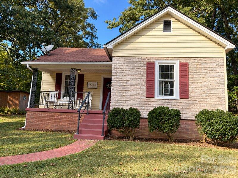 712 Baker Street — photo